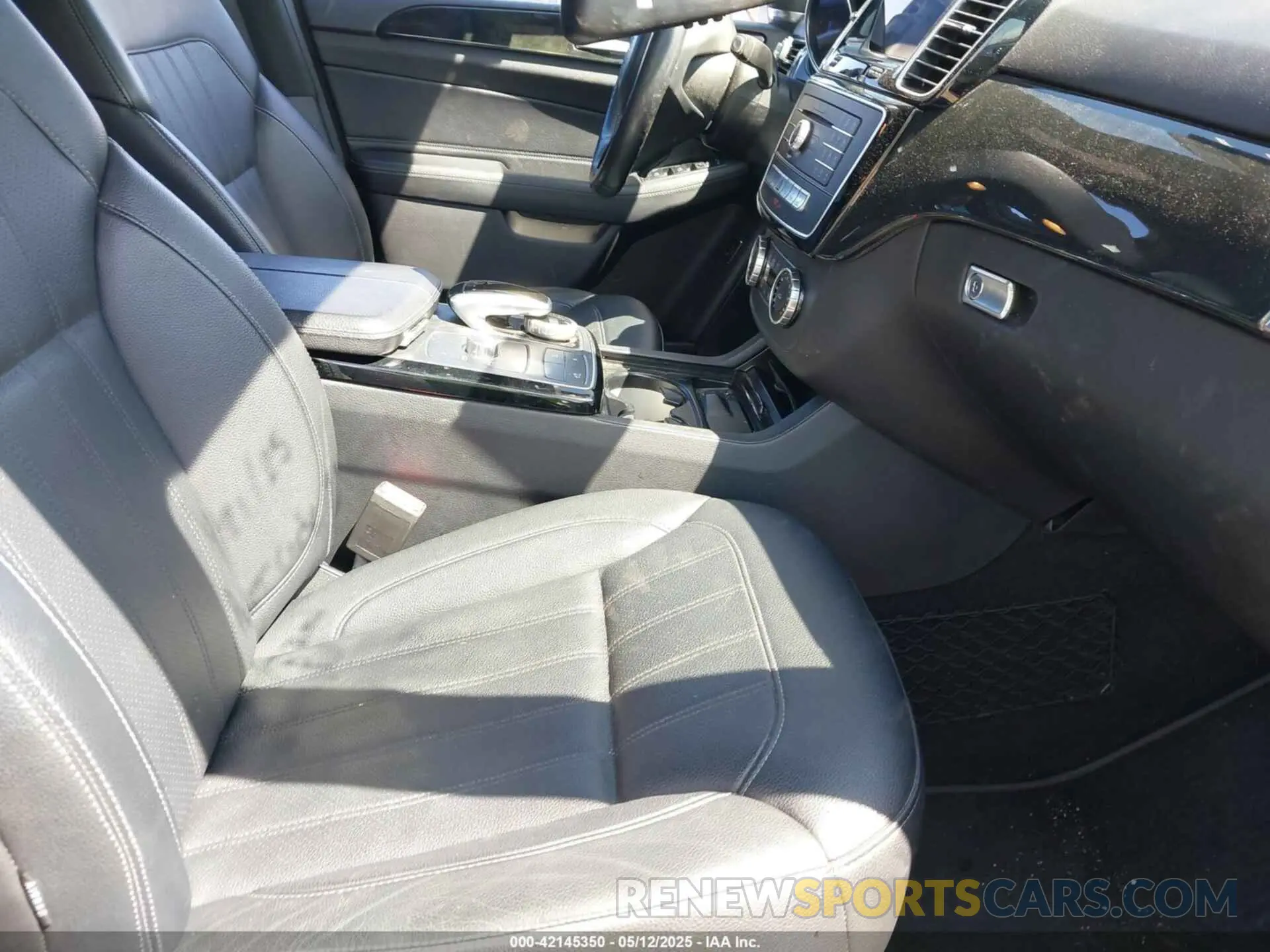5 Photograph of a damaged car 4JGDA5GB1KB211102 MERCEDES-BENZ GLE 400 2019