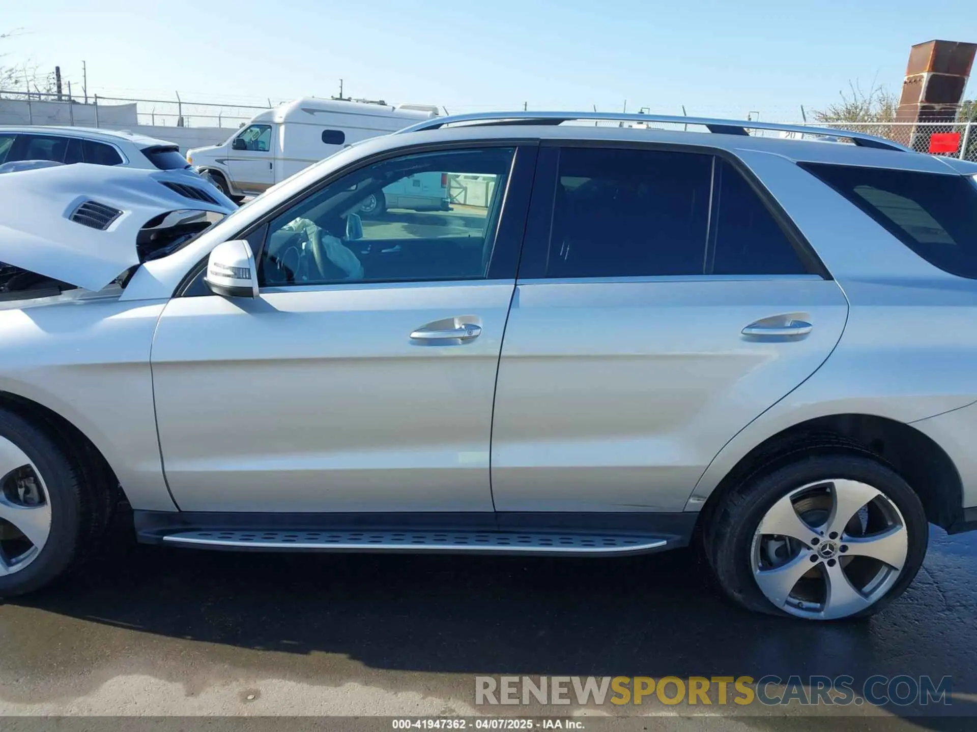 14 Photograph of a damaged car 4JGDA5GB9KB213261 MERCEDES-BENZ GLE 400 2019