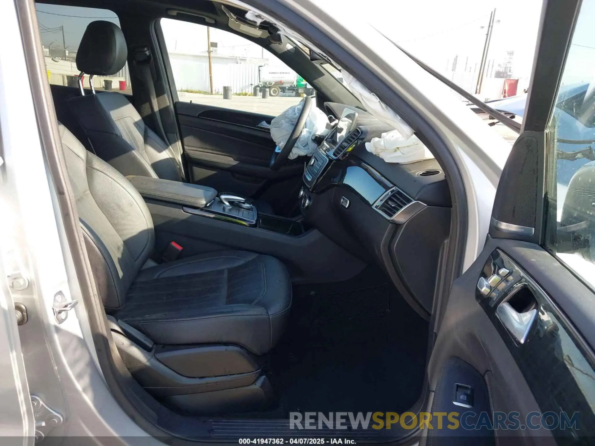 5 Photograph of a damaged car 4JGDA5GB9KB213261 MERCEDES-BENZ GLE 400 2019