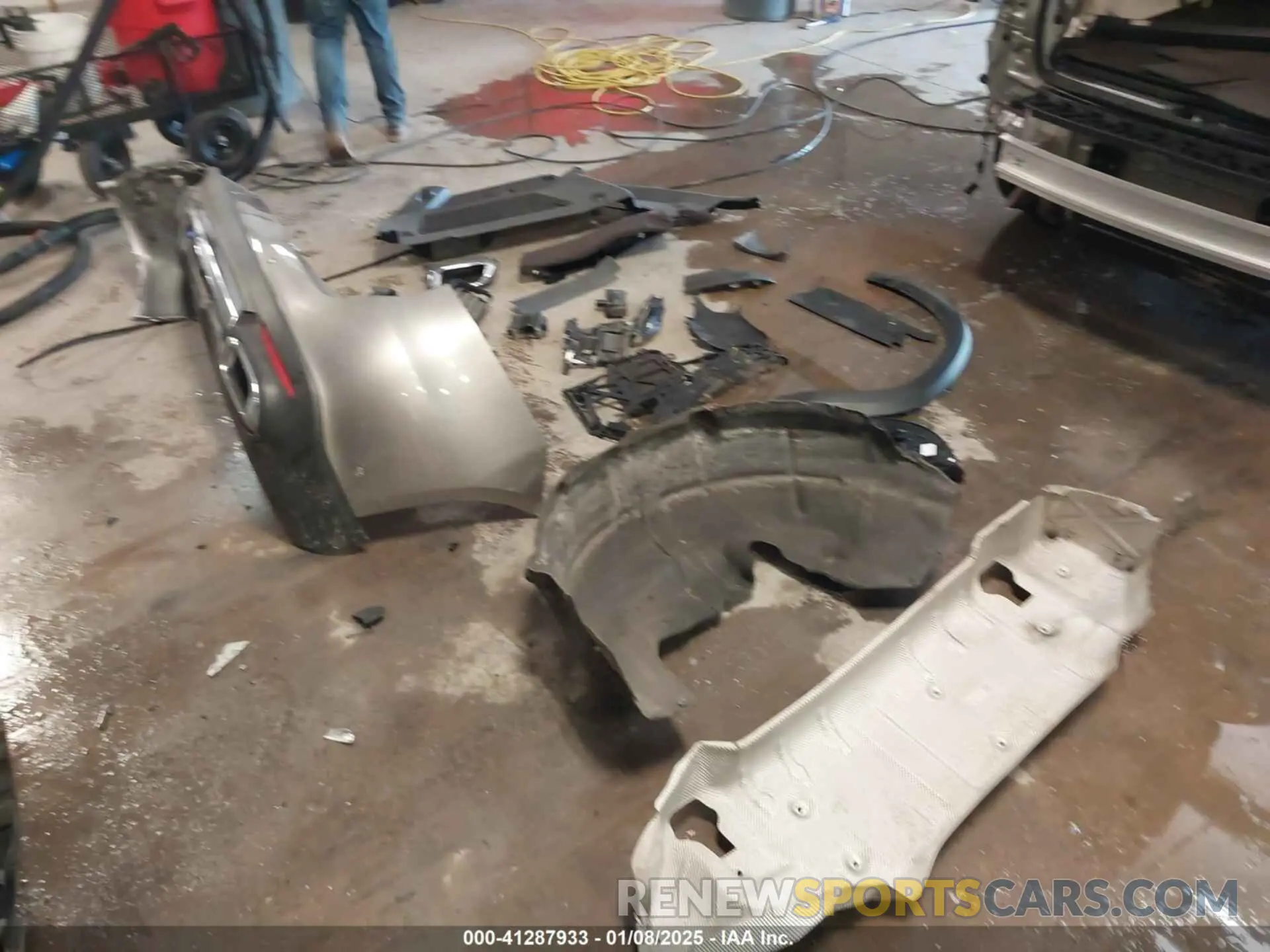 18 Photograph of a damaged car 4JGFB5KB6LA102378 MERCEDES-BENZ GLE 450 2020