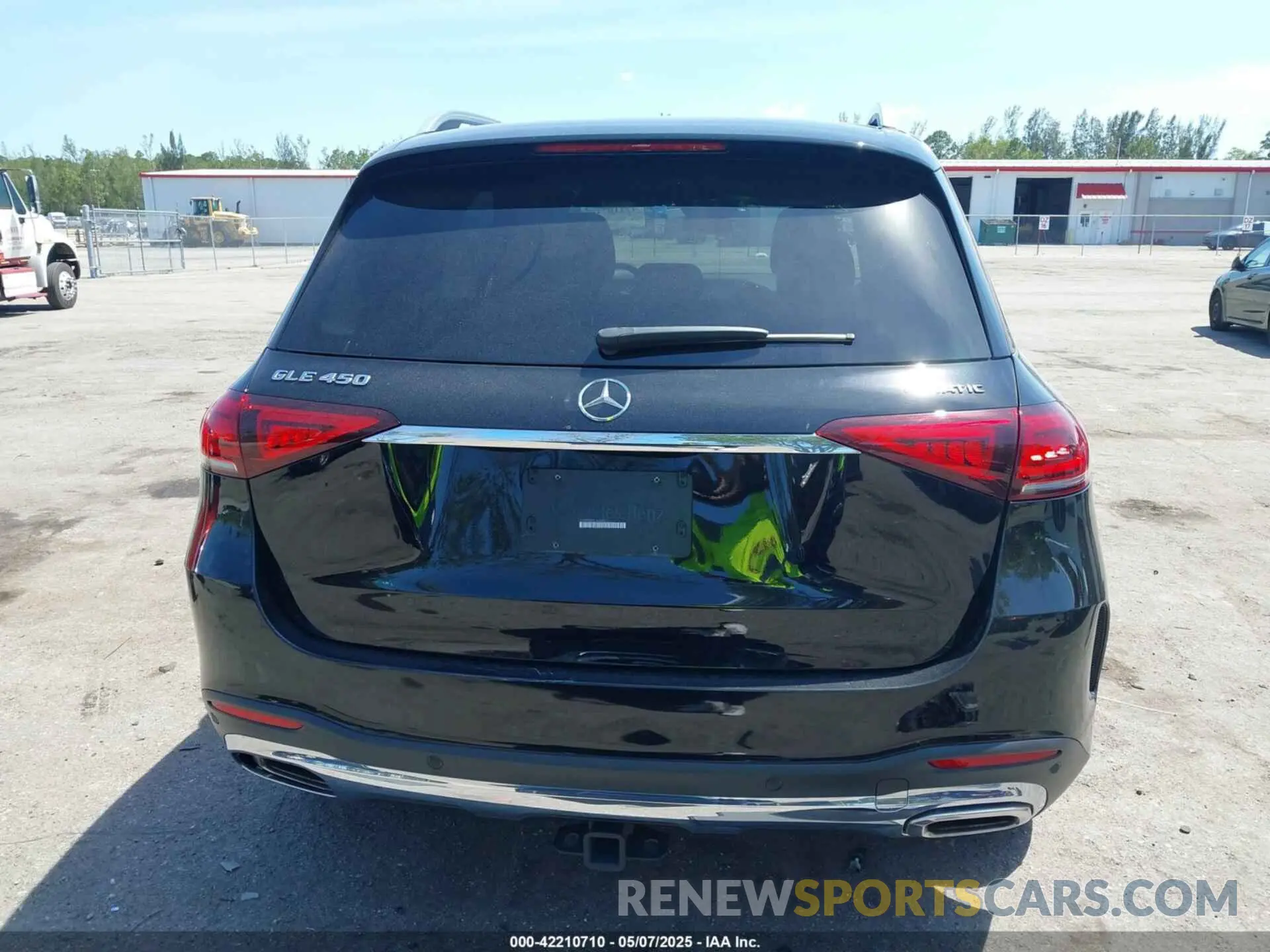 17 Photograph of a damaged car 4JGFB5KB9LA084071 MERCEDES-BENZ GLE 450 2020