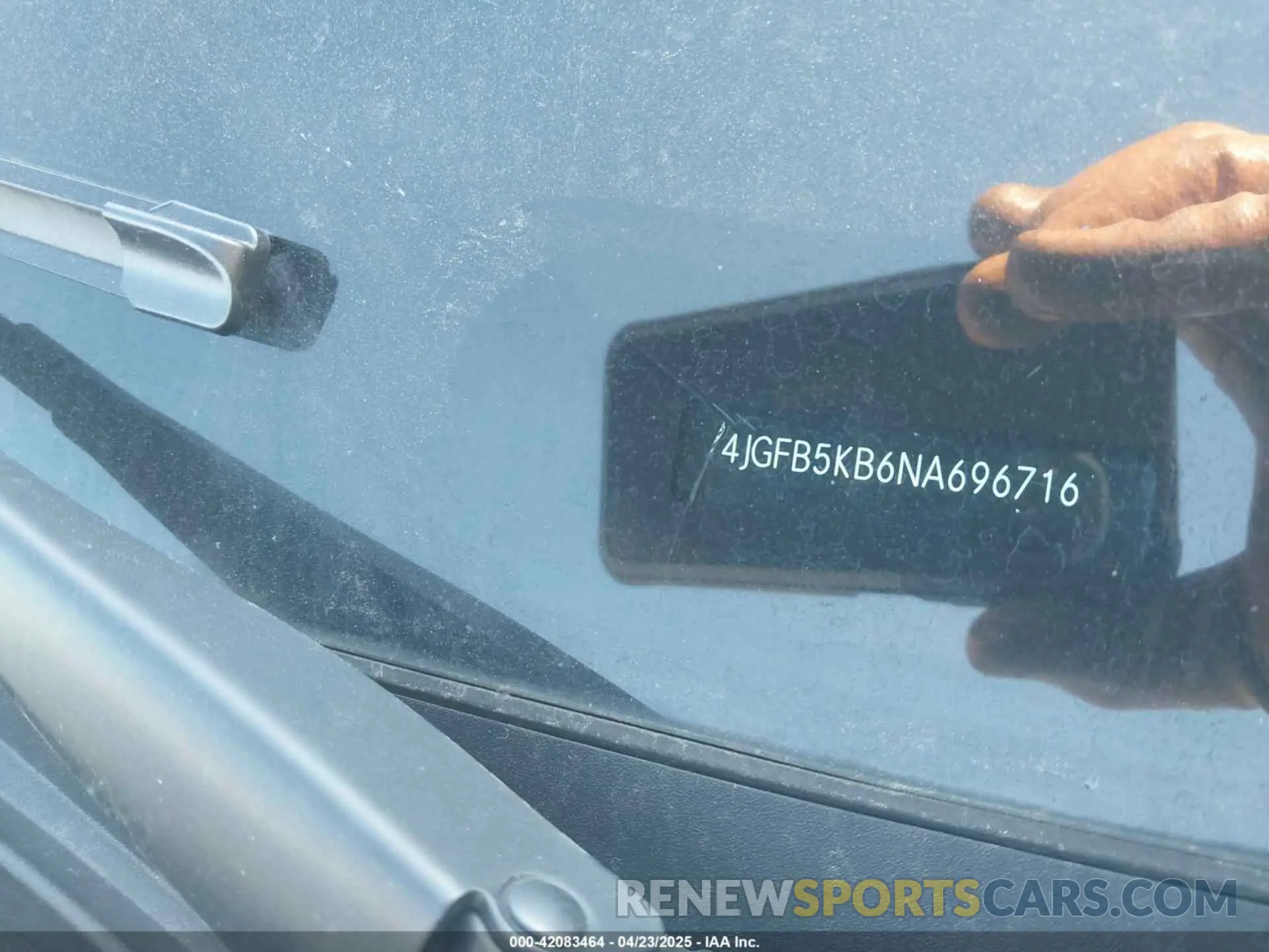 17 Photograph of a damaged car 4JGFB5KB6NA696716 MERCEDES-BENZ GLE 450 2022