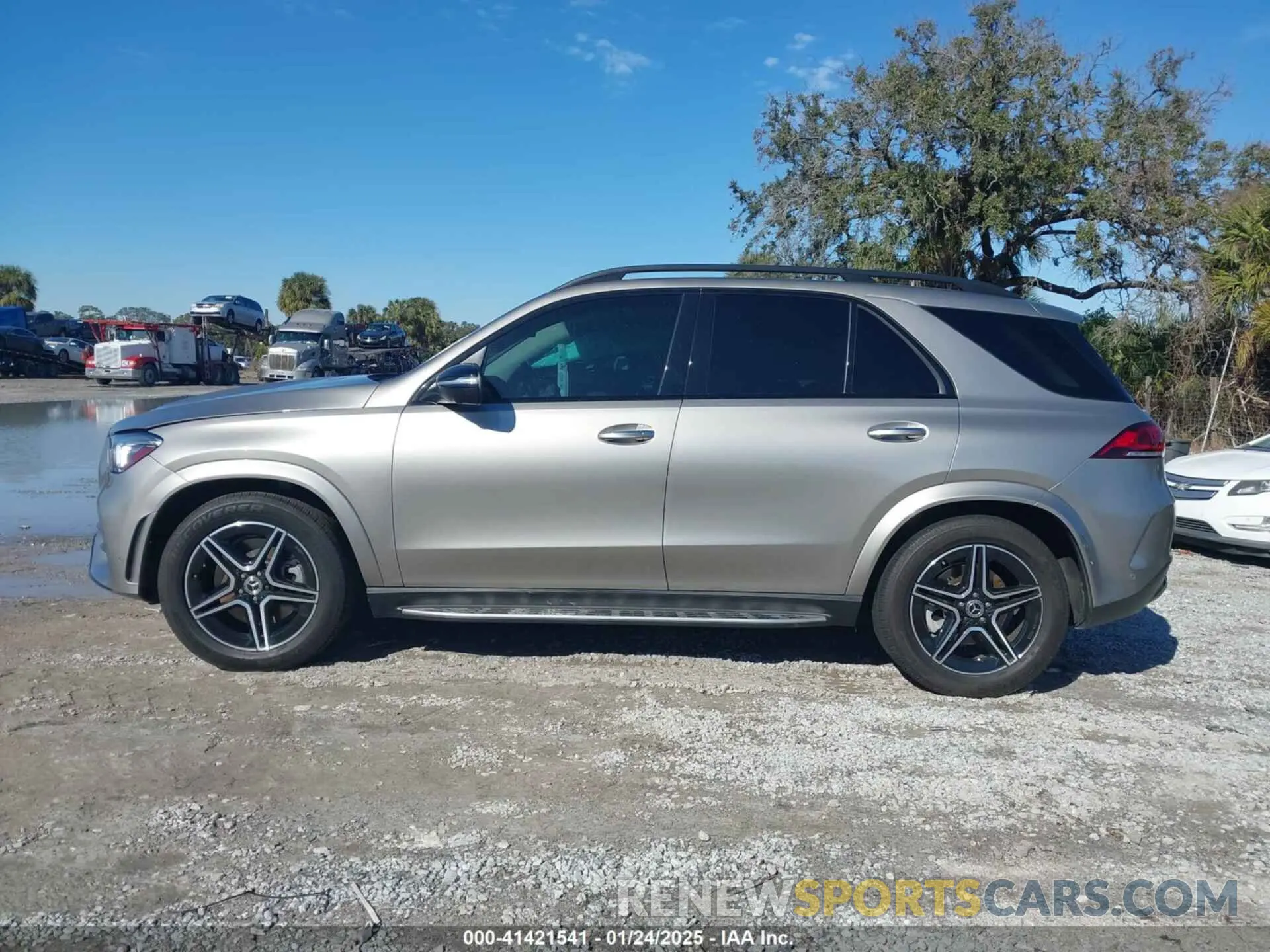 14 Photograph of a damaged car 4JGFB5KB6NA697011 MERCEDES-BENZ GLE 450 2022