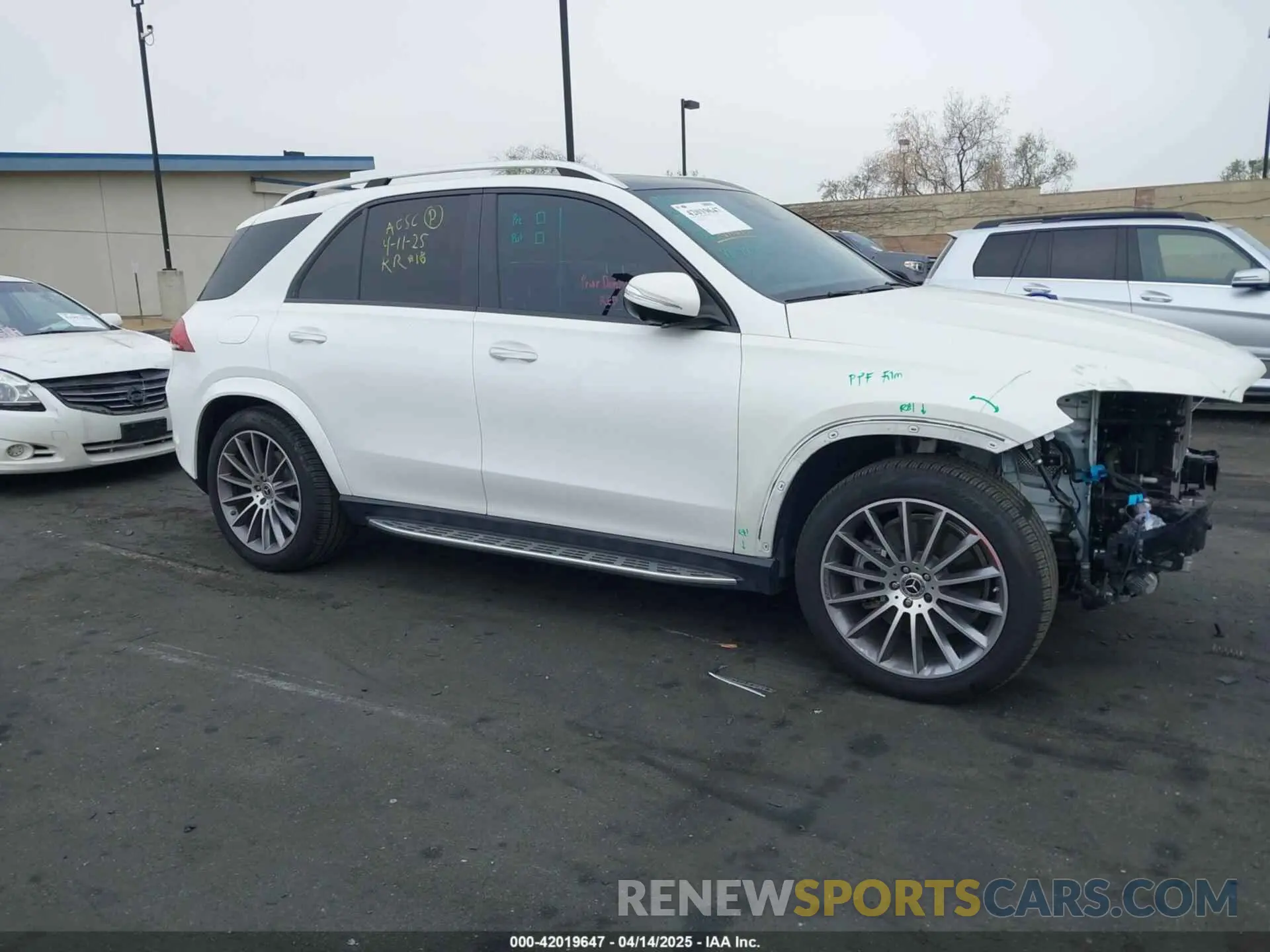13 Photograph of a damaged car 4JGFB5KBXNA642786 MERCEDES-BENZ GLE 450 2022