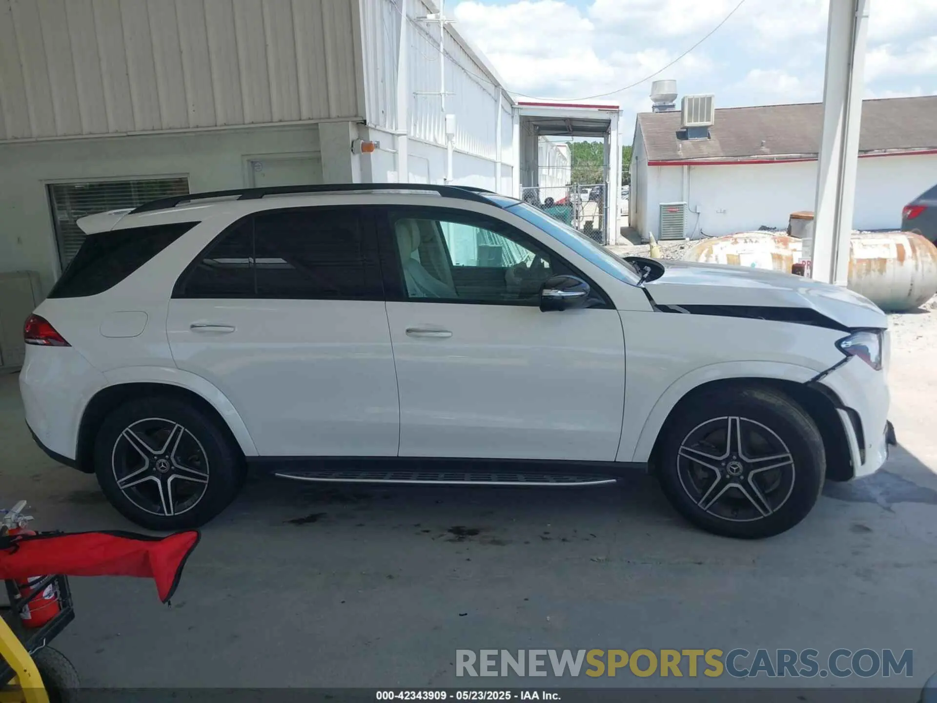 13 Photograph of a damaged car 4JGFB5KB4PA949664 MERCEDES-BENZ GLE 450 2023