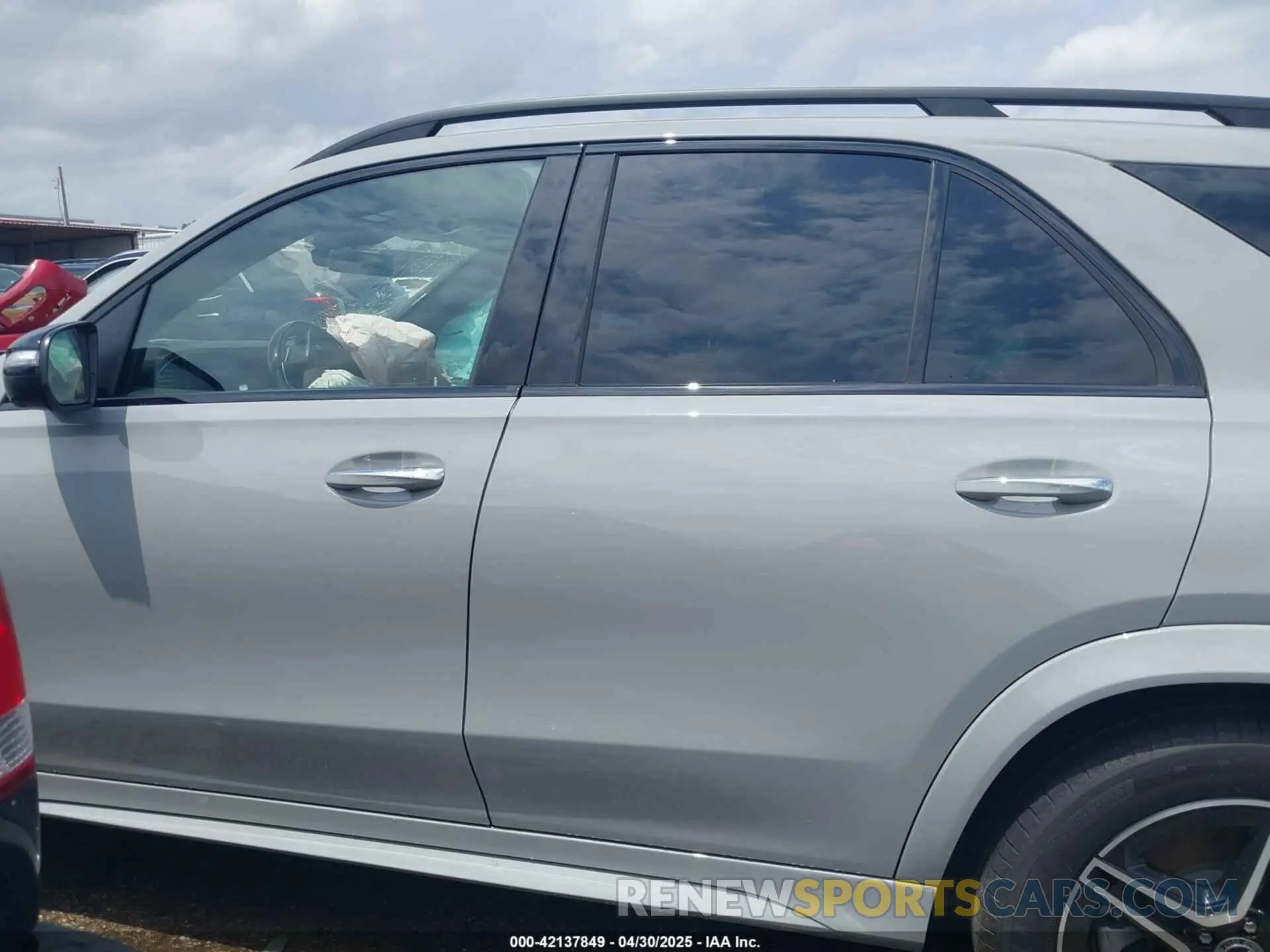 14 Photograph of a damaged car 4JGFB5KB0RA990537 MERCEDES-BENZ GLE 450 2024