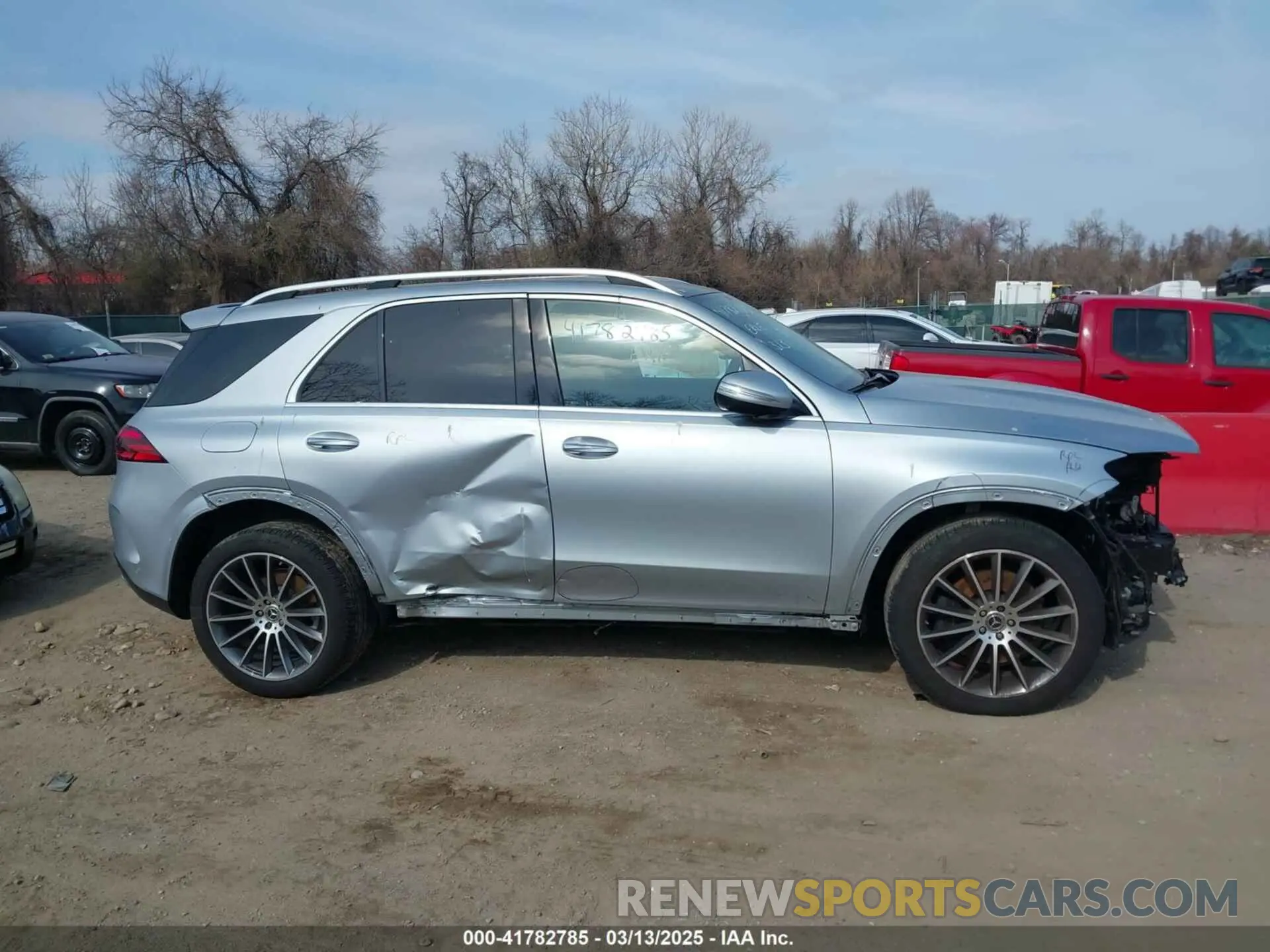 14 Photograph of a damaged car 4JGFB5KB8RB005623 MERCEDES-BENZ GLE 450 2024