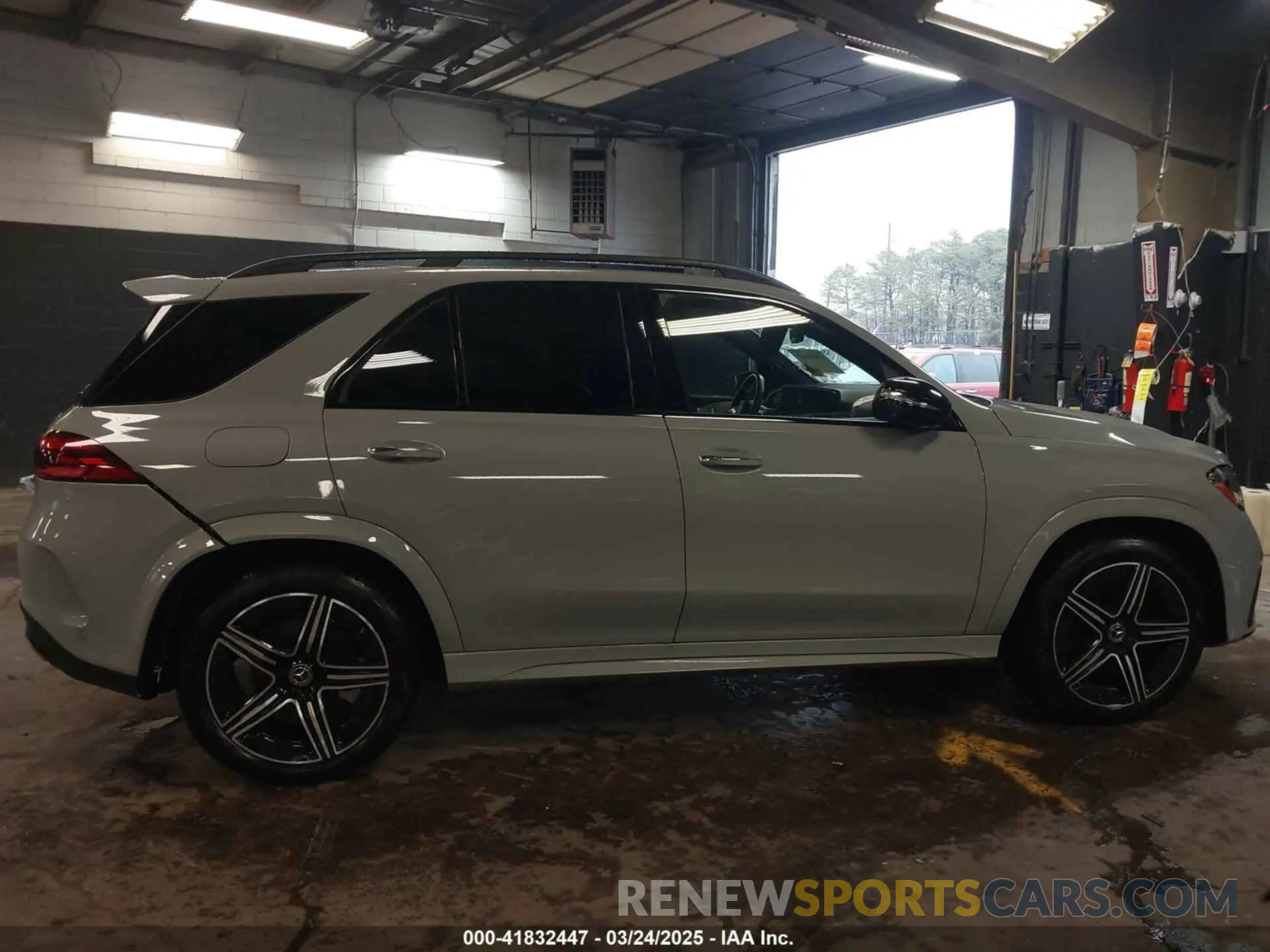 13 Photograph of a damaged car 4JGFB5KB9RB150766 MERCEDES-BENZ GLE 450 2024