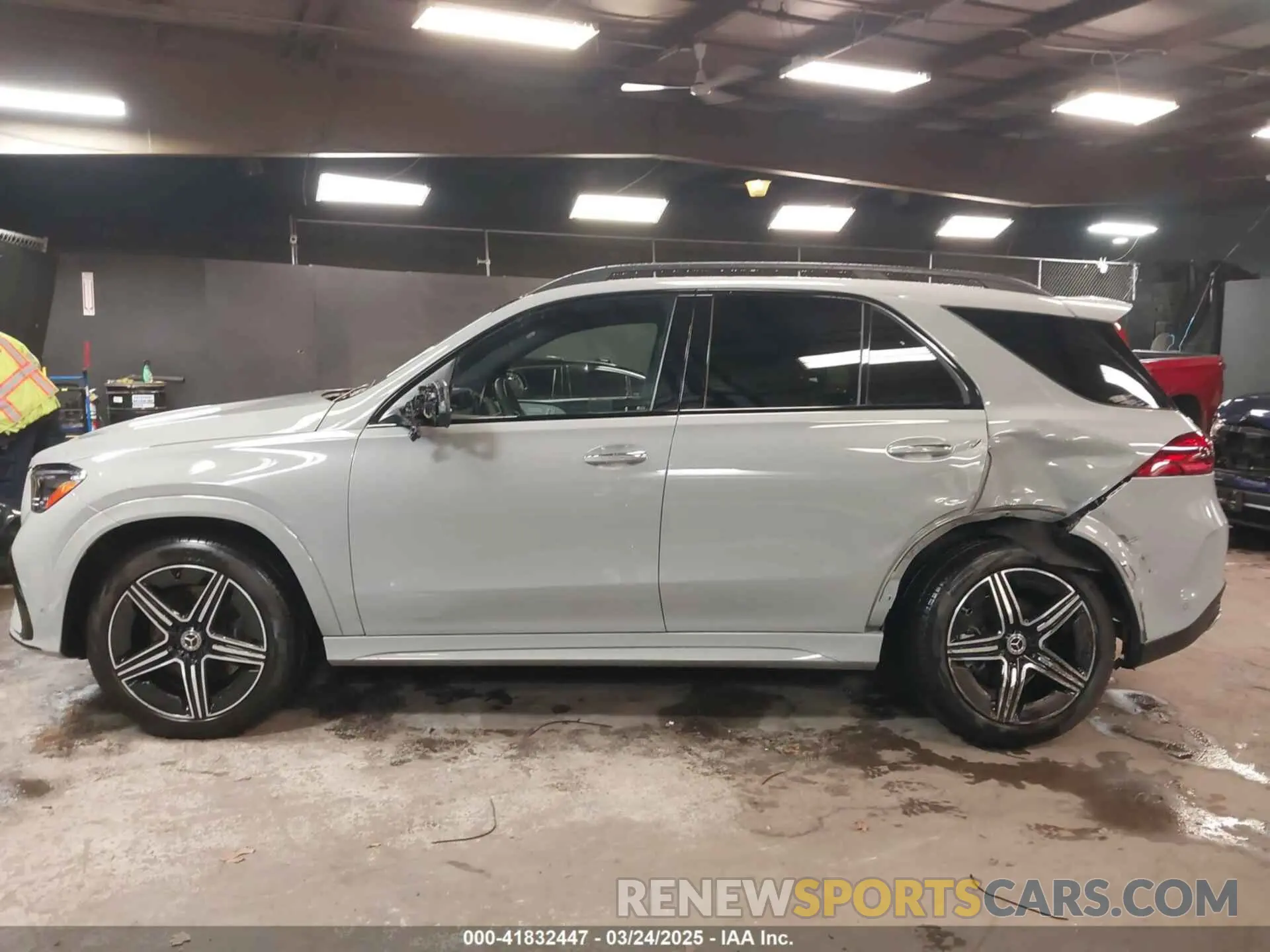 14 Photograph of a damaged car 4JGFB5KB9RB150766 MERCEDES-BENZ GLE 450 2024