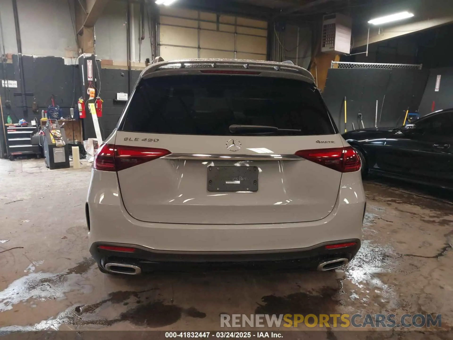 16 Photograph of a damaged car 4JGFB5KB9RB150766 MERCEDES-BENZ GLE 450 2024