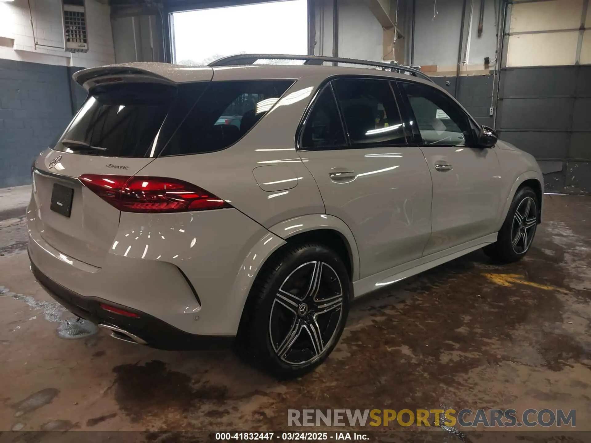 4 Photograph of a damaged car 4JGFB5KB9RB150766 MERCEDES-BENZ GLE 450 2024