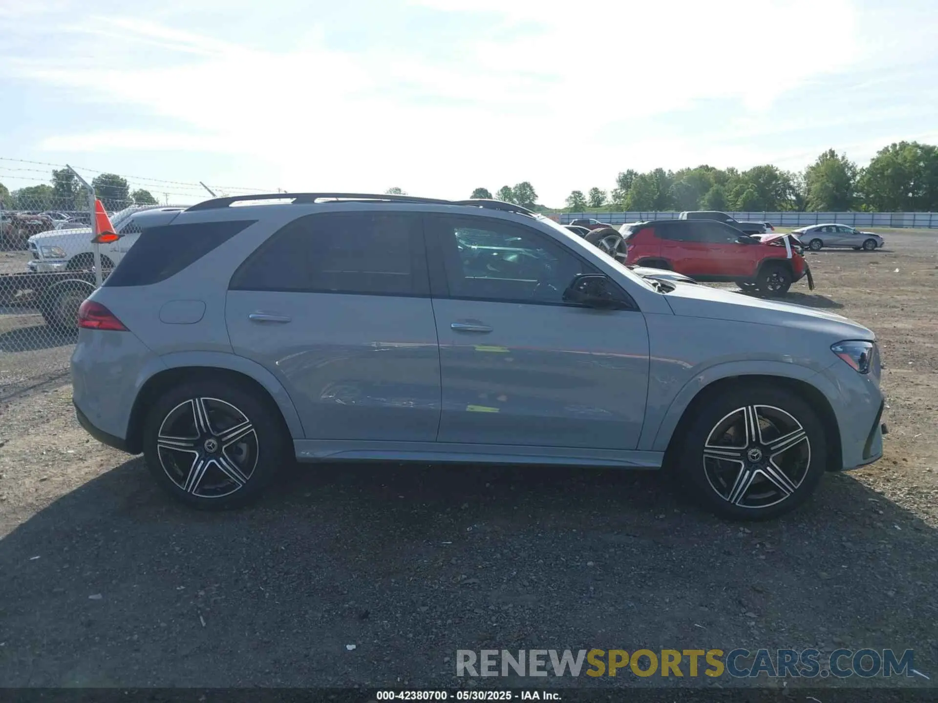 14 Photograph of a damaged car 4JGFB5KBXRB264307 MERCEDES-BENZ GLE 450 2024