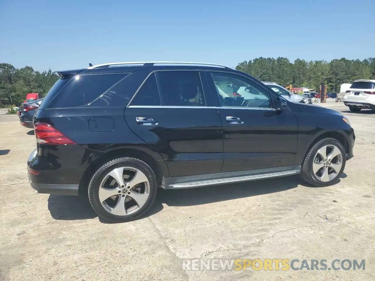 3 Photograph of a damaged car 4JGDA5GB2KB208760 MERCEDES-BENZ GLE-CLASS 2019
