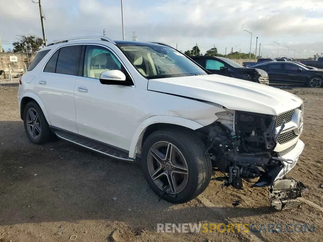 4 Photograph of a damaged car 4JGFB4JB1LA195659 MERCEDES-BENZ GLE-CLASS 2020