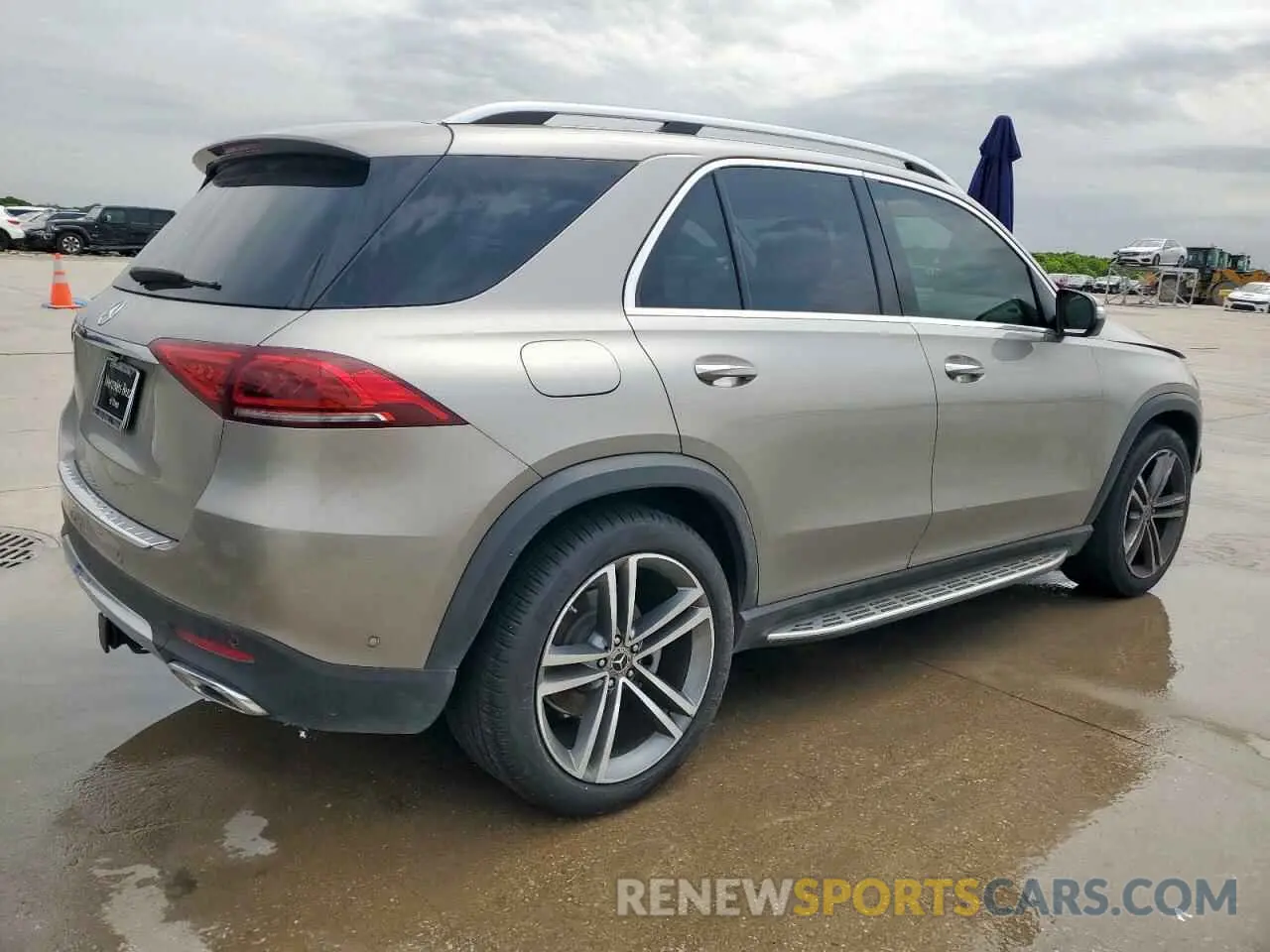 3 Photograph of a damaged car 4JGFB4JB3LA235501 MERCEDES-BENZ GLE-CLASS 2020