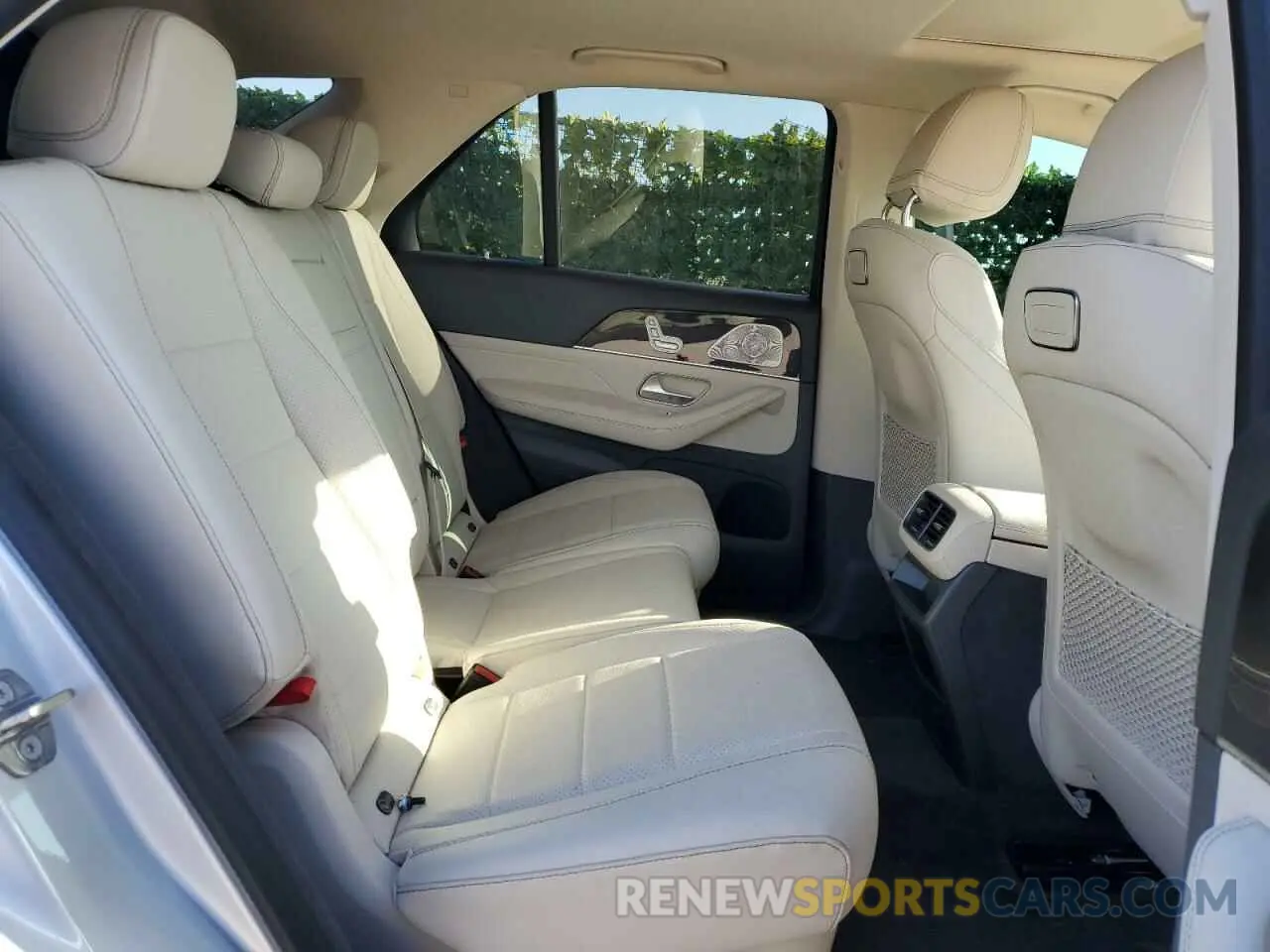 11 Photograph of a damaged car 4JGFB4JE3LA209104 MERCEDES-BENZ GLE-CLASS 2020