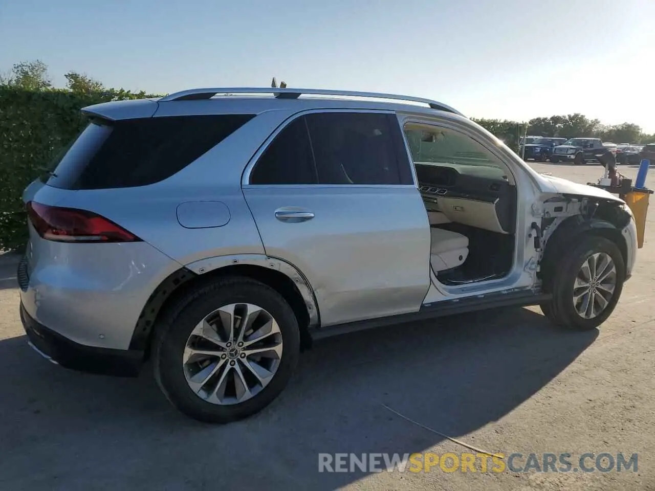3 Photograph of a damaged car 4JGFB4JE3LA209104 MERCEDES-BENZ GLE-CLASS 2020