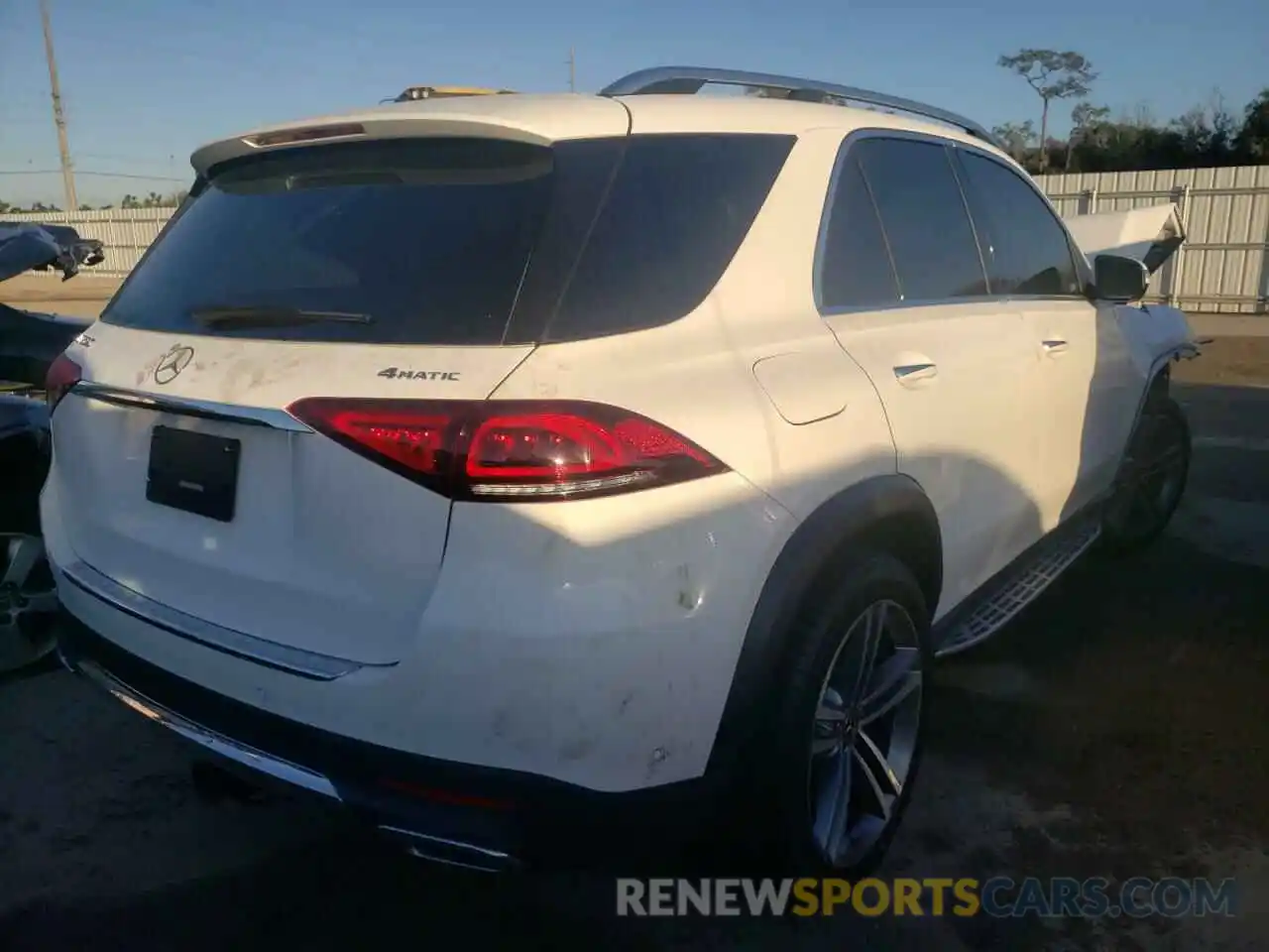 4 Photograph of a damaged car 4JGFB4KB1LA087105 MERCEDES-BENZ GLE-CLASS 2020