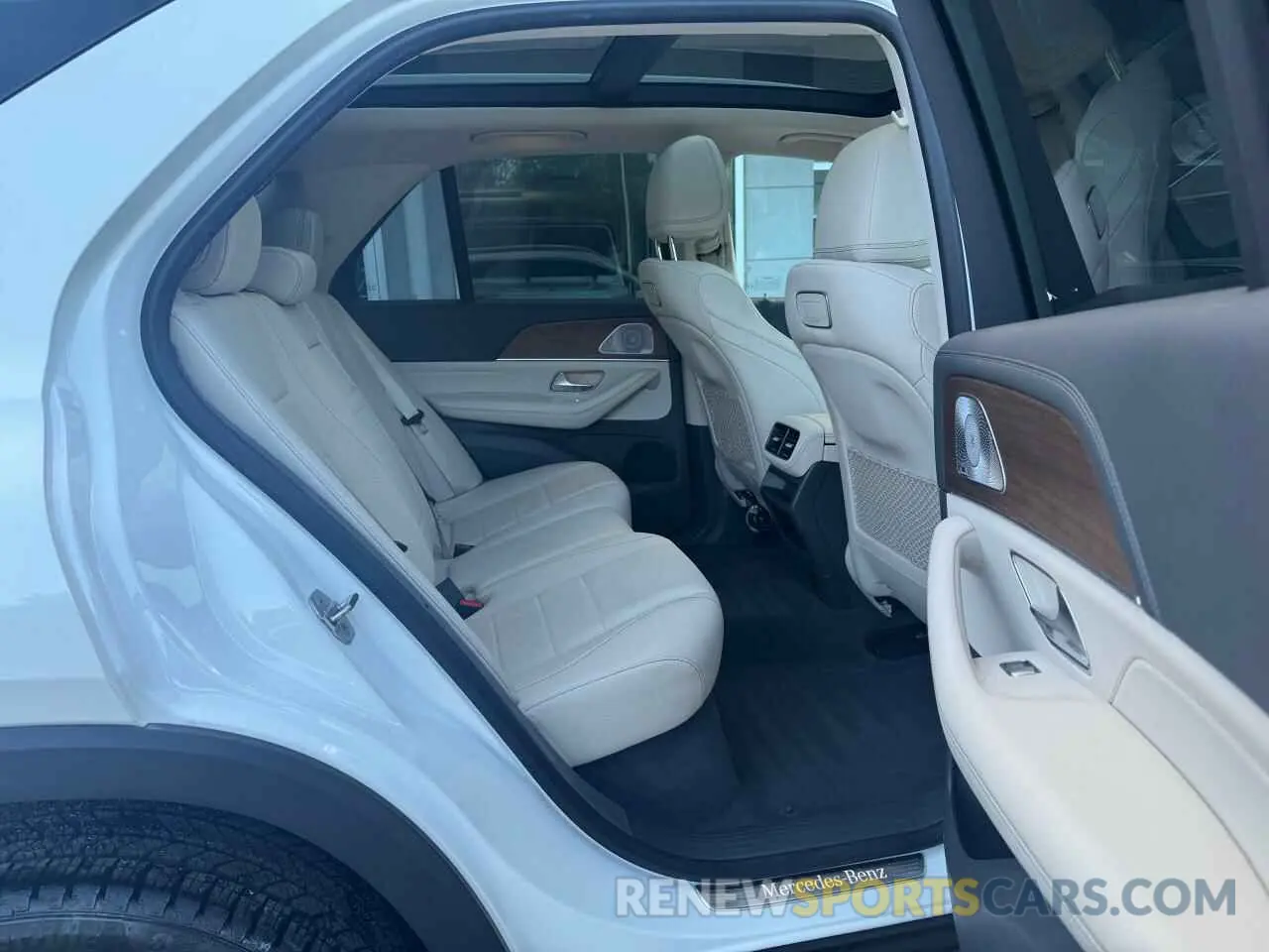 6 Photograph of a damaged car 4JGFB4KB3LA087185 MERCEDES-BENZ GLE-CLASS 2020