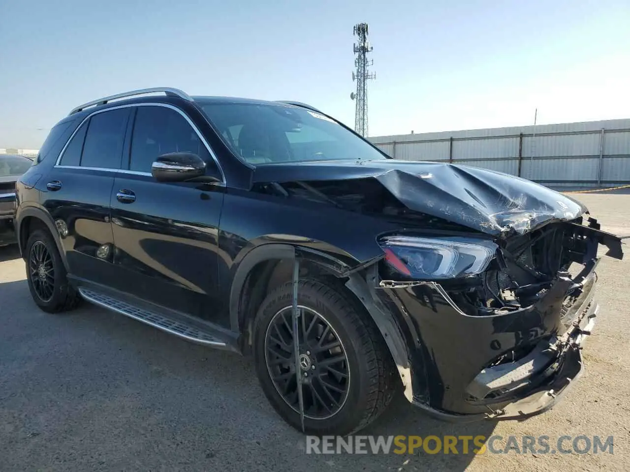 4 Photograph of a damaged car 4JGFB4KE0LA070953 MERCEDES-BENZ GLE-CLASS 2020