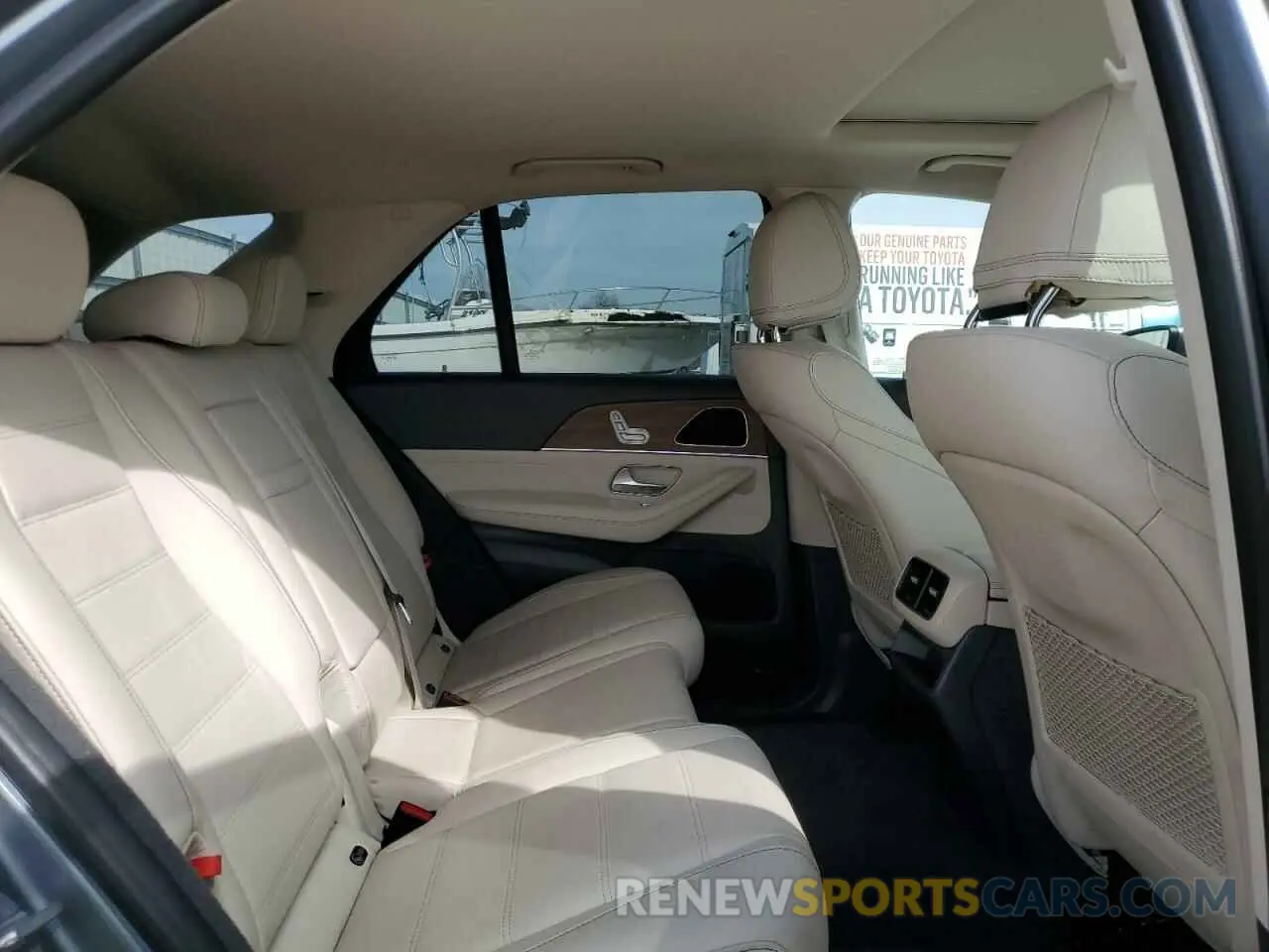 11 Photograph of a damaged car 4JGFB4KE3LA093630 MERCEDES-BENZ GLE-CLASS 2020