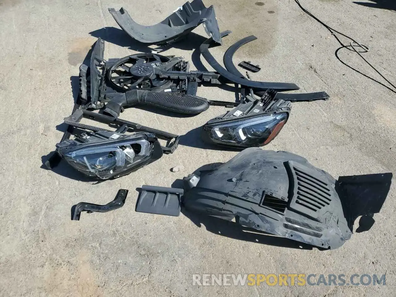 13 Photograph of a damaged car 4JGFB4KE8LA053303 MERCEDES-BENZ GLE-CLASS 2020