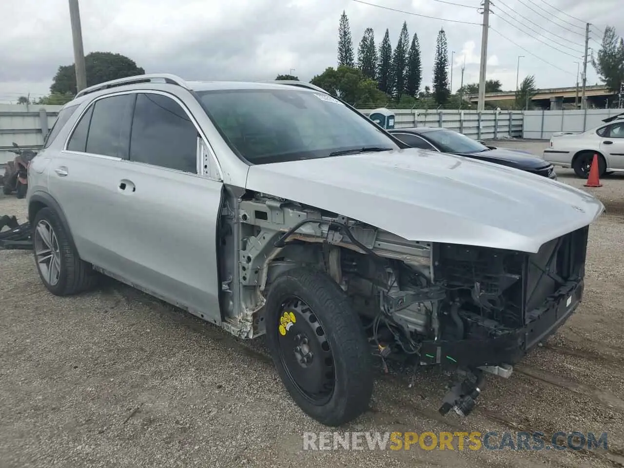 4 Photograph of a damaged car 4JGFB4JB9MA449040 MERCEDES-BENZ GLE-CLASS 2021