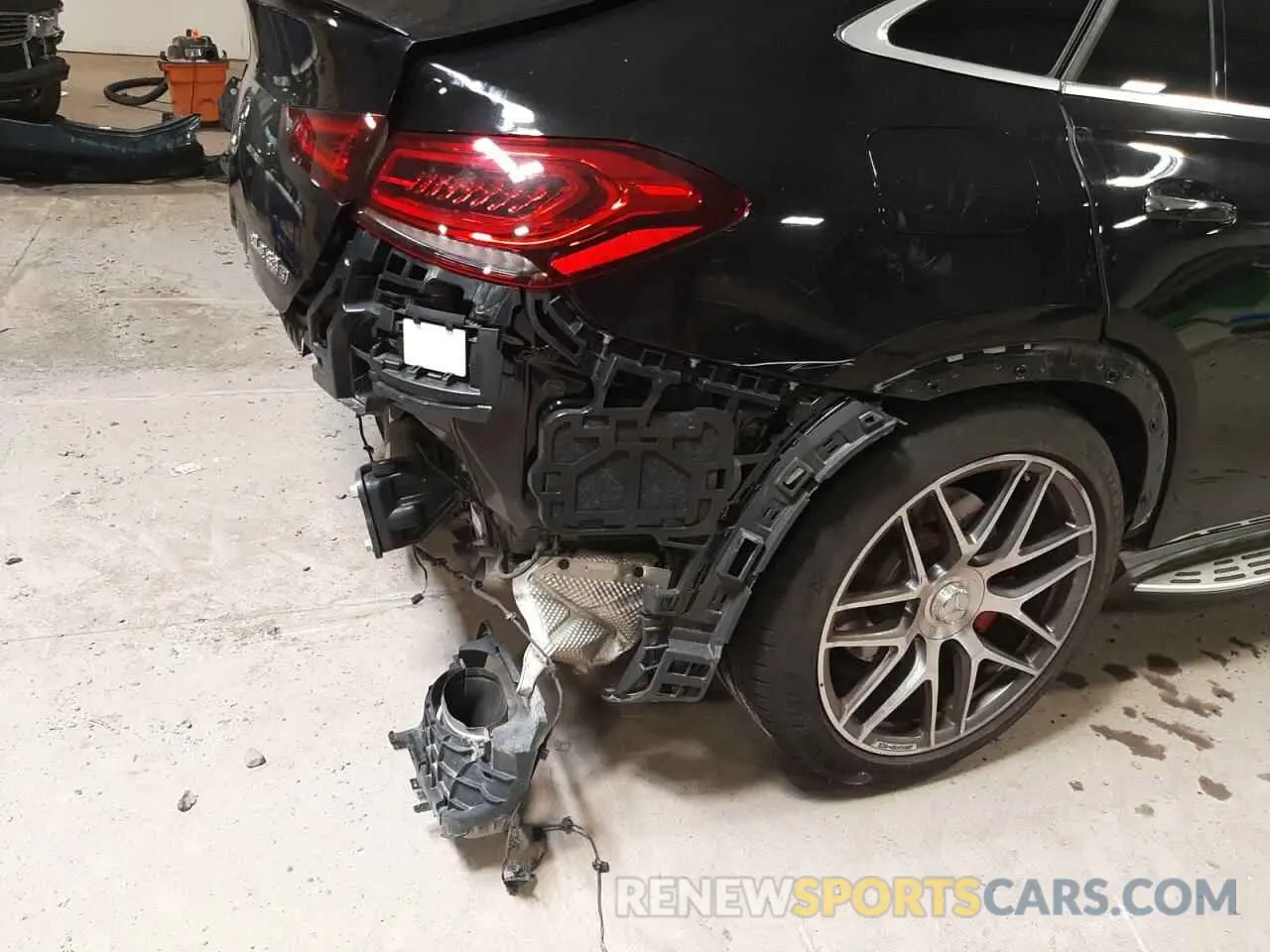 9 Photograph of a damaged car 4JGFD8KB9MA379734 MERCEDES-BENZ GLE-CLASS 2021