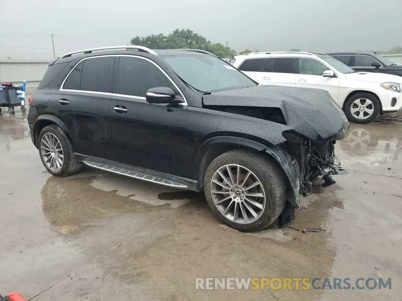 4 Photograph of a damaged car 4JGFB4JB0NA782633 MERCEDES-BENZ GLE-CLASS 2022
