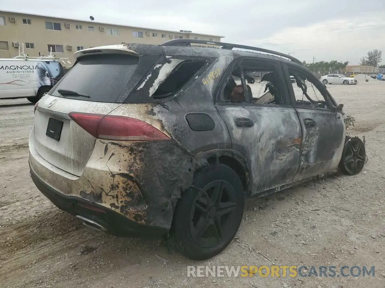 3 Photograph of a damaged car 4JGFB4JB0NA814593 MERCEDES-BENZ GLE-CLASS 2022