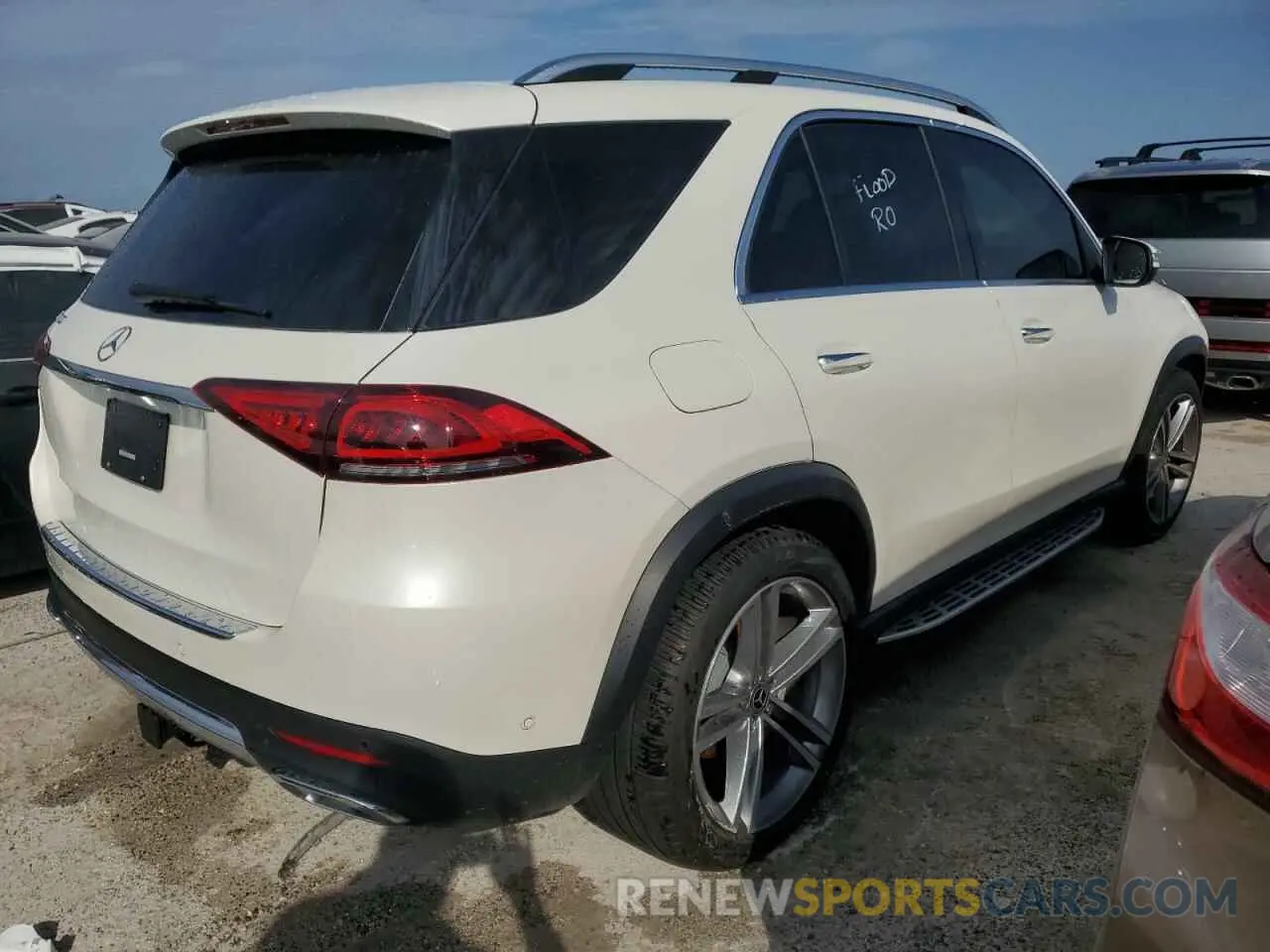 3 Photograph of a damaged car 4JGFB4JB3NA674135 MERCEDES-BENZ GLE-CLASS 2022