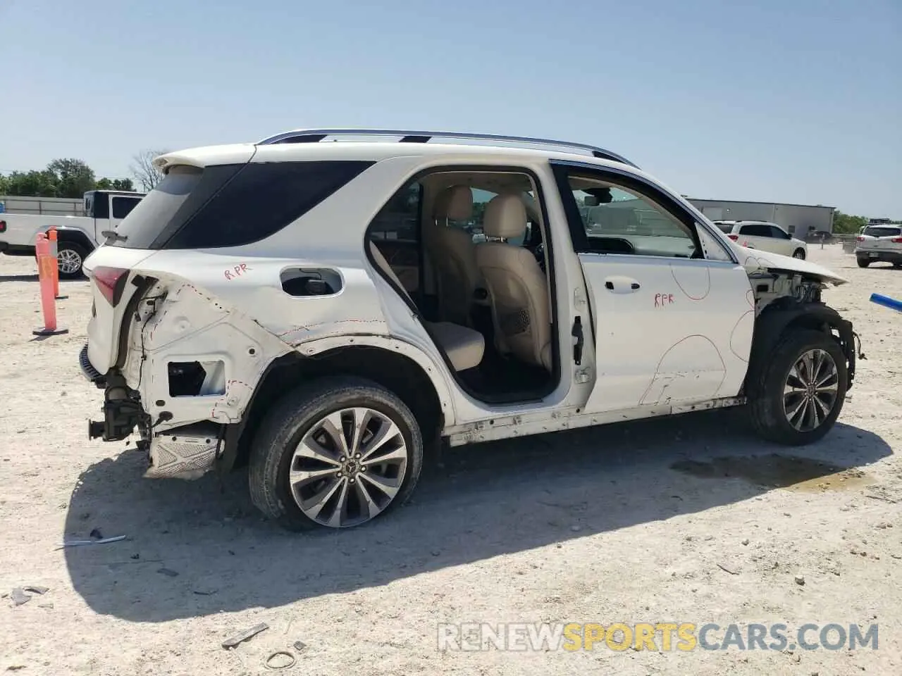 3 Photograph of a damaged car 4JGFB4JB4NA611092 MERCEDES-BENZ GLE-CLASS 2022