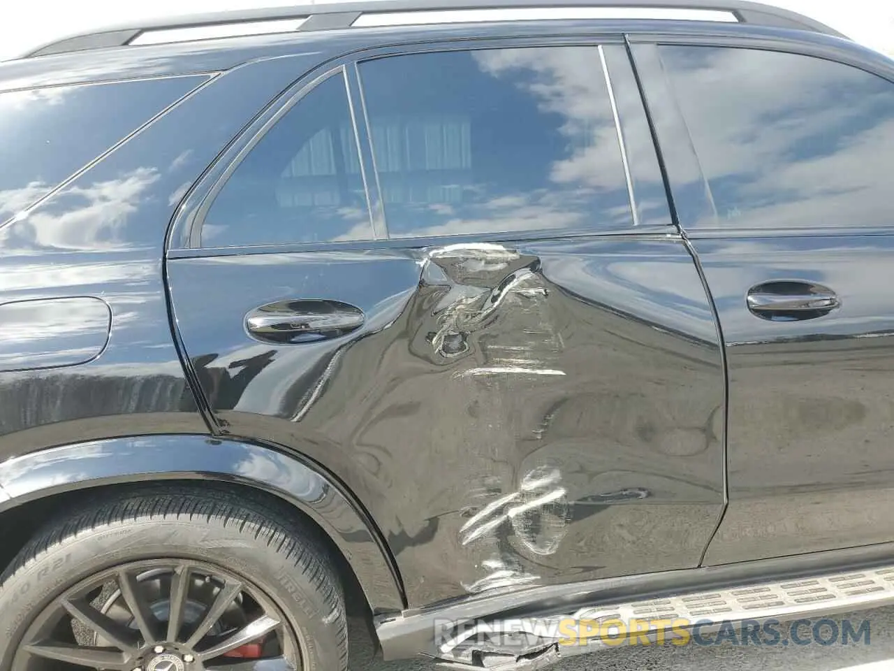 11 Photograph of a damaged car 4JGFB4JB4NA631889 MERCEDES-BENZ GLE-CLASS 2022