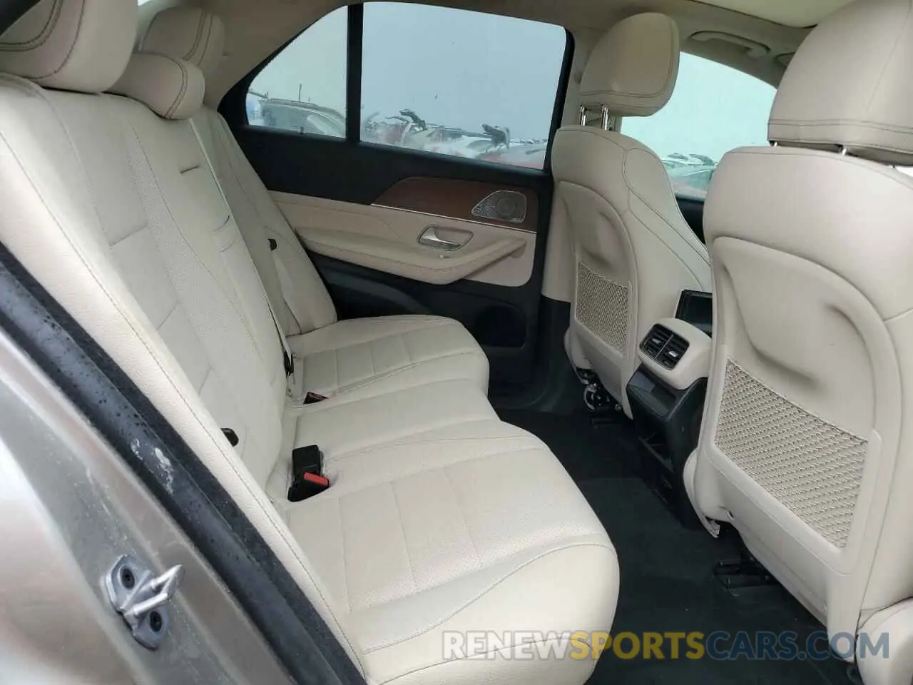 11 Photograph of a damaged car 4JGFB4JB6NA602703 MERCEDES-BENZ GLE-CLASS 2022