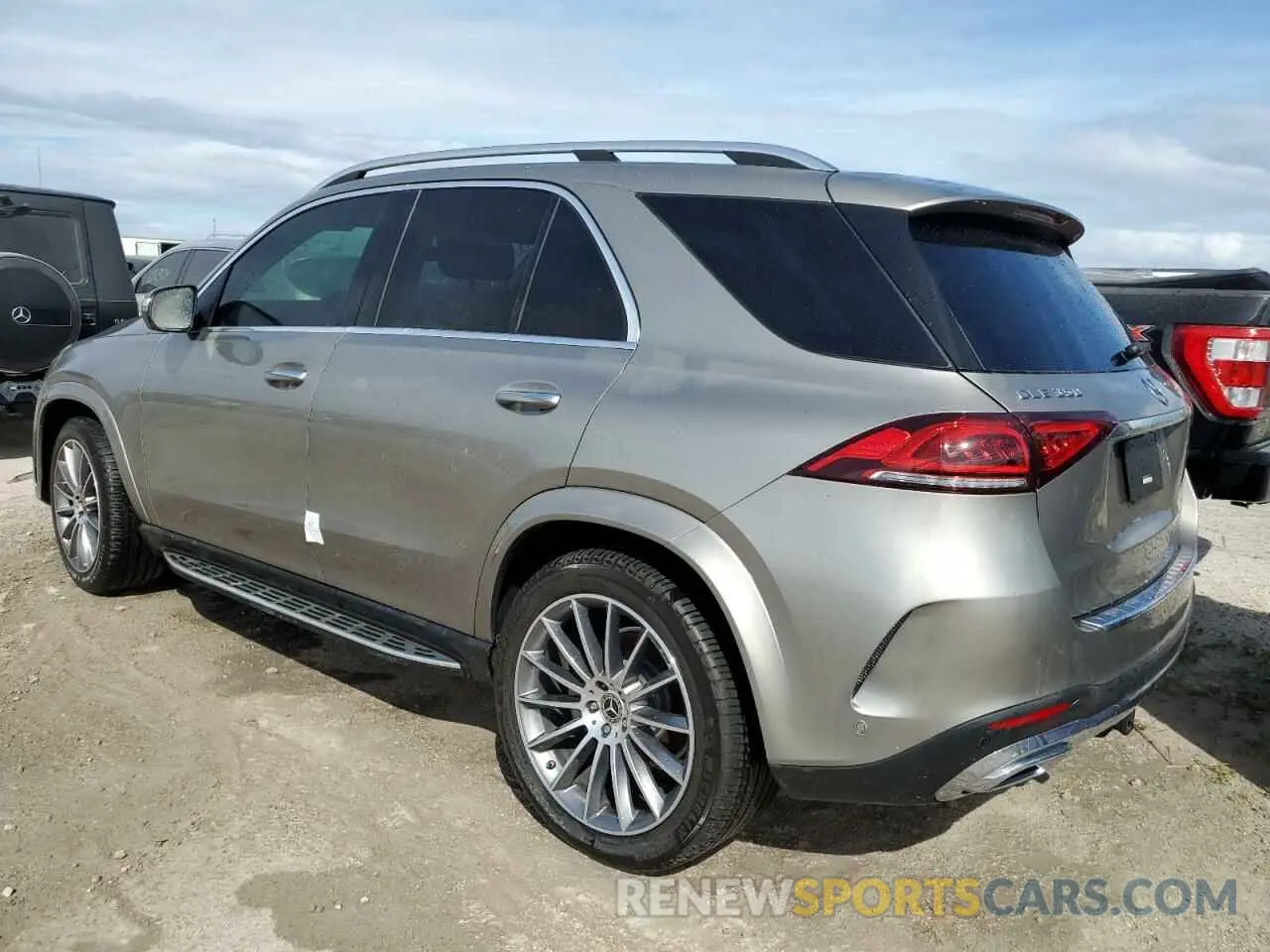 2 Photograph of a damaged car 4JGFB4JB6NA602703 MERCEDES-BENZ GLE-CLASS 2022