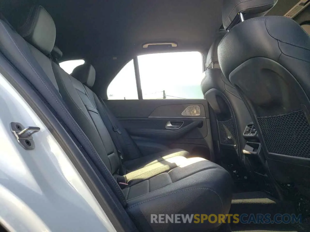 11 Photograph of a damaged car 4JGFB4JB9NA621830 MERCEDES-BENZ GLE-CLASS 2022