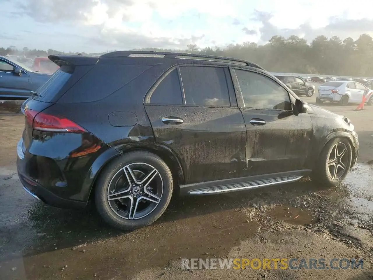3 Photograph of a damaged car 4JGFB4JBXNA647675 MERCEDES-BENZ GLE-CLASS 2022