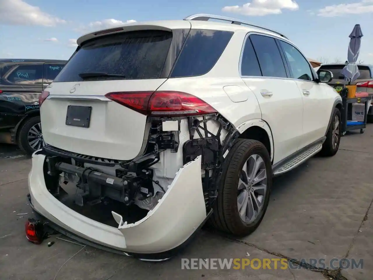 4 Photograph of a damaged car 4JGFB4JBXNA673922 MERCEDES-BENZ GLE-CLASS 2022