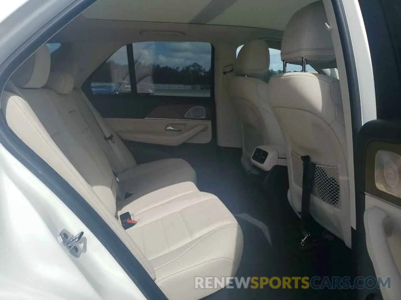 11 Photograph of a damaged car 4JGFB4KB6NA655786 MERCEDES-BENZ GLE-CLASS 2022