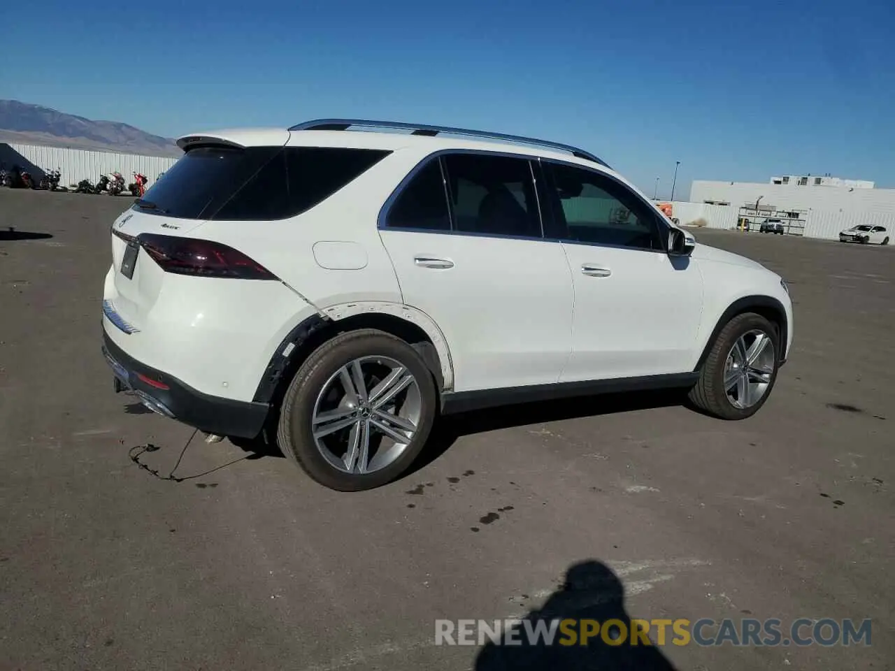 3 Photograph of a damaged car 4JGFB5KE0NA742311 MERCEDES-BENZ GLE-CLASS 2022