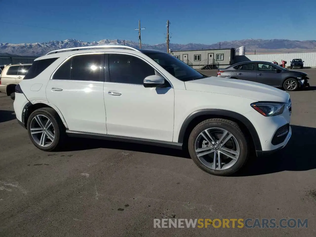4 Photograph of a damaged car 4JGFB5KE0NA742311 MERCEDES-BENZ GLE-CLASS 2022