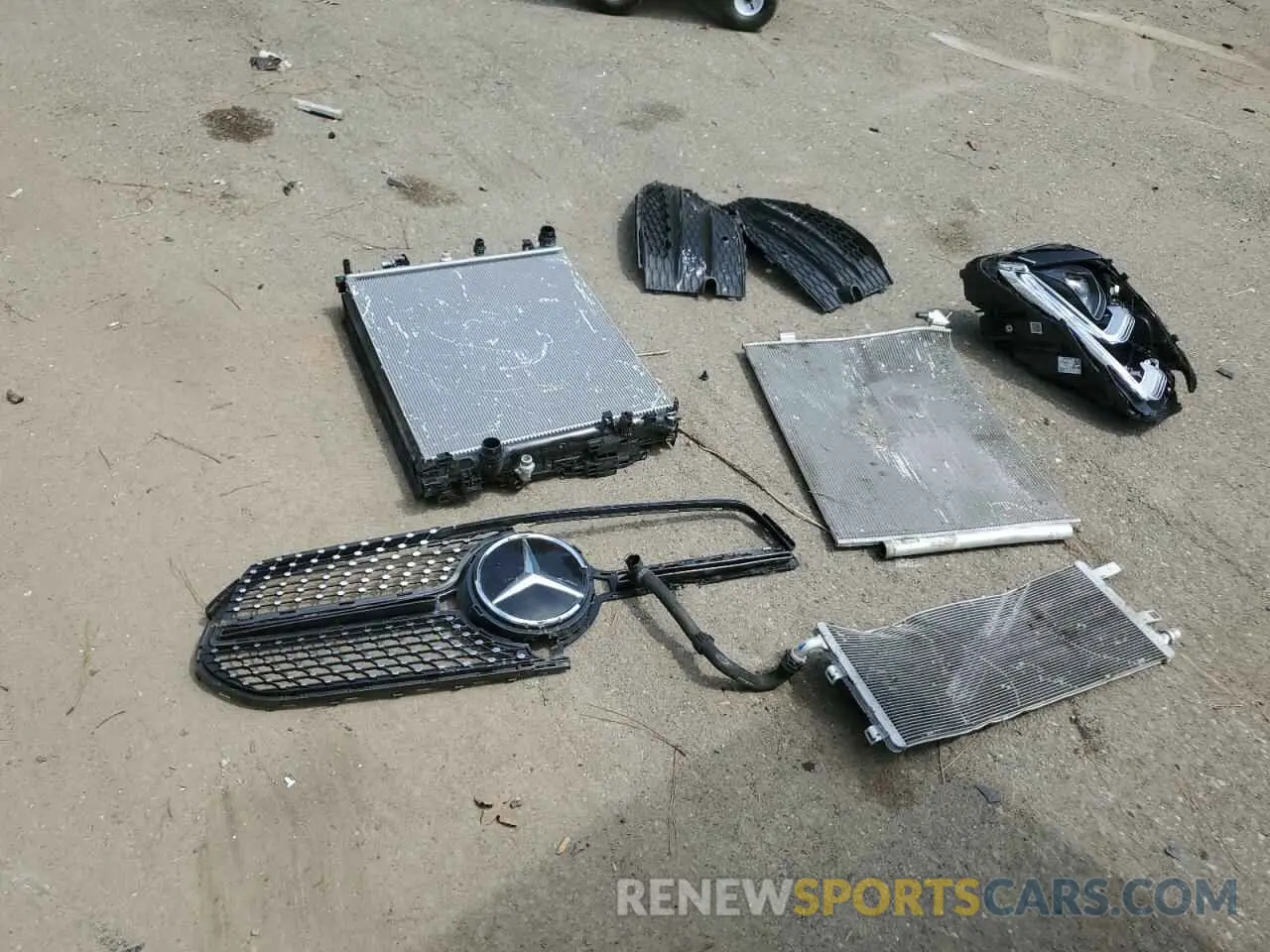 13 Photograph of a damaged car 4JGFB5KE9NA596152 MERCEDES-BENZ GLE-CLASS 2022