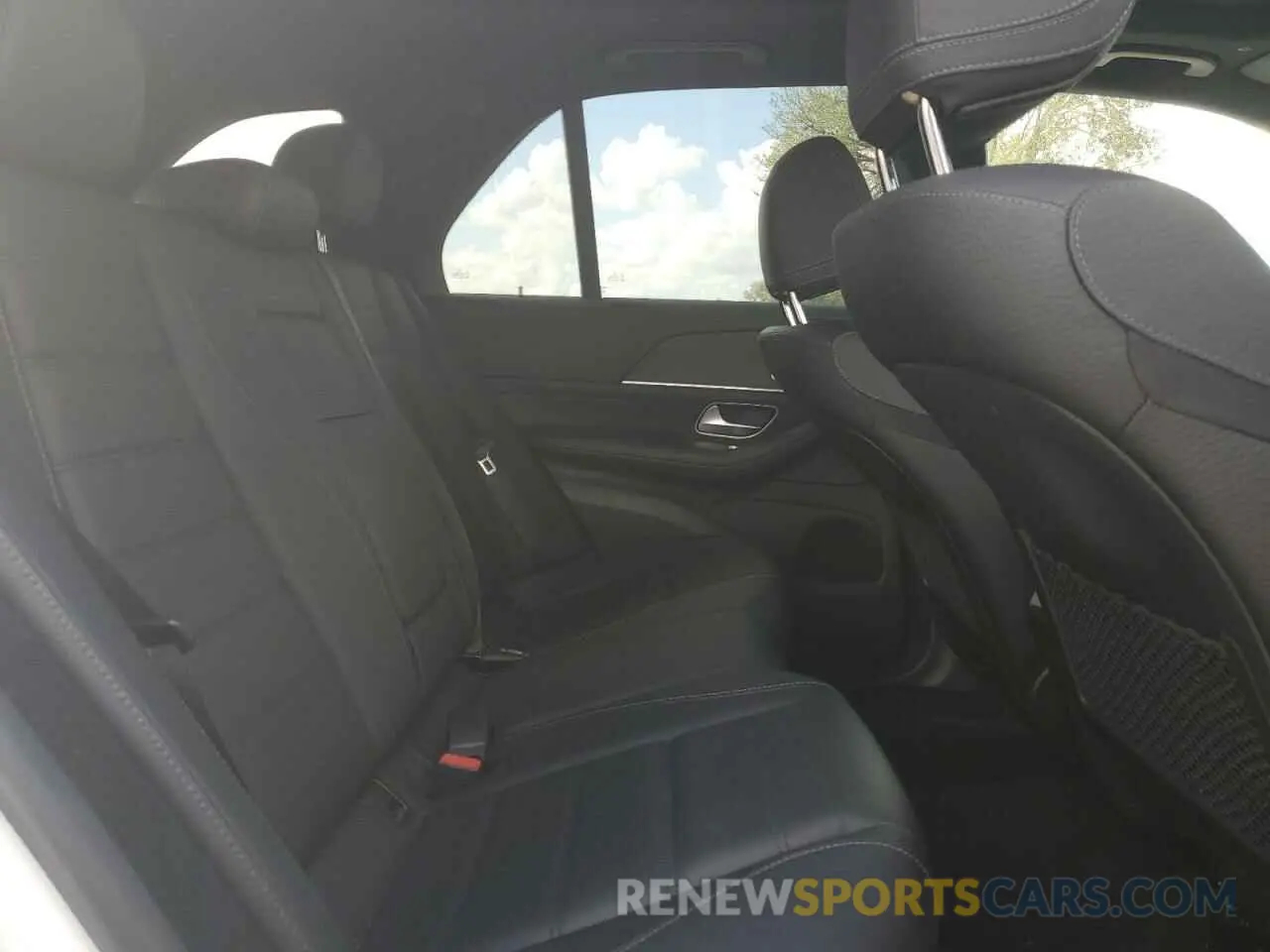 11 Photograph of a damaged car 4JGFB4FB0RA985956 MERCEDES-BENZ GLE-CLASS 2024