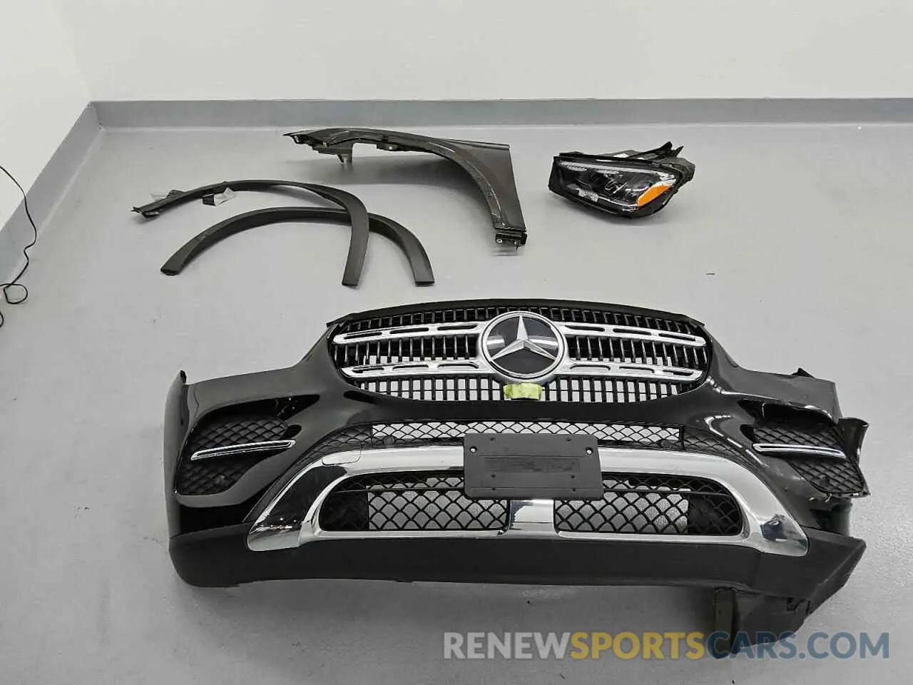 13 Photograph of a damaged car 4JGFB4FB3RB130680 MERCEDES-BENZ GLE-CLASS 2024