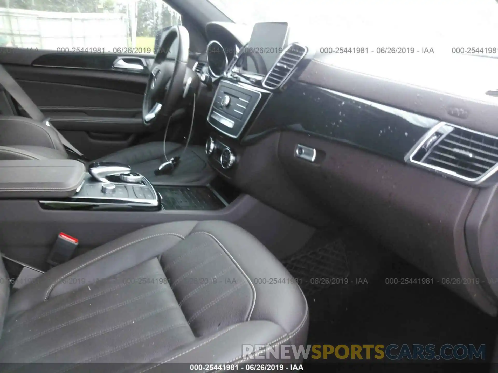 5 Photograph of a damaged car 4JGDF6EE3KB217309 MERCEDES-BENZ GLS 2019