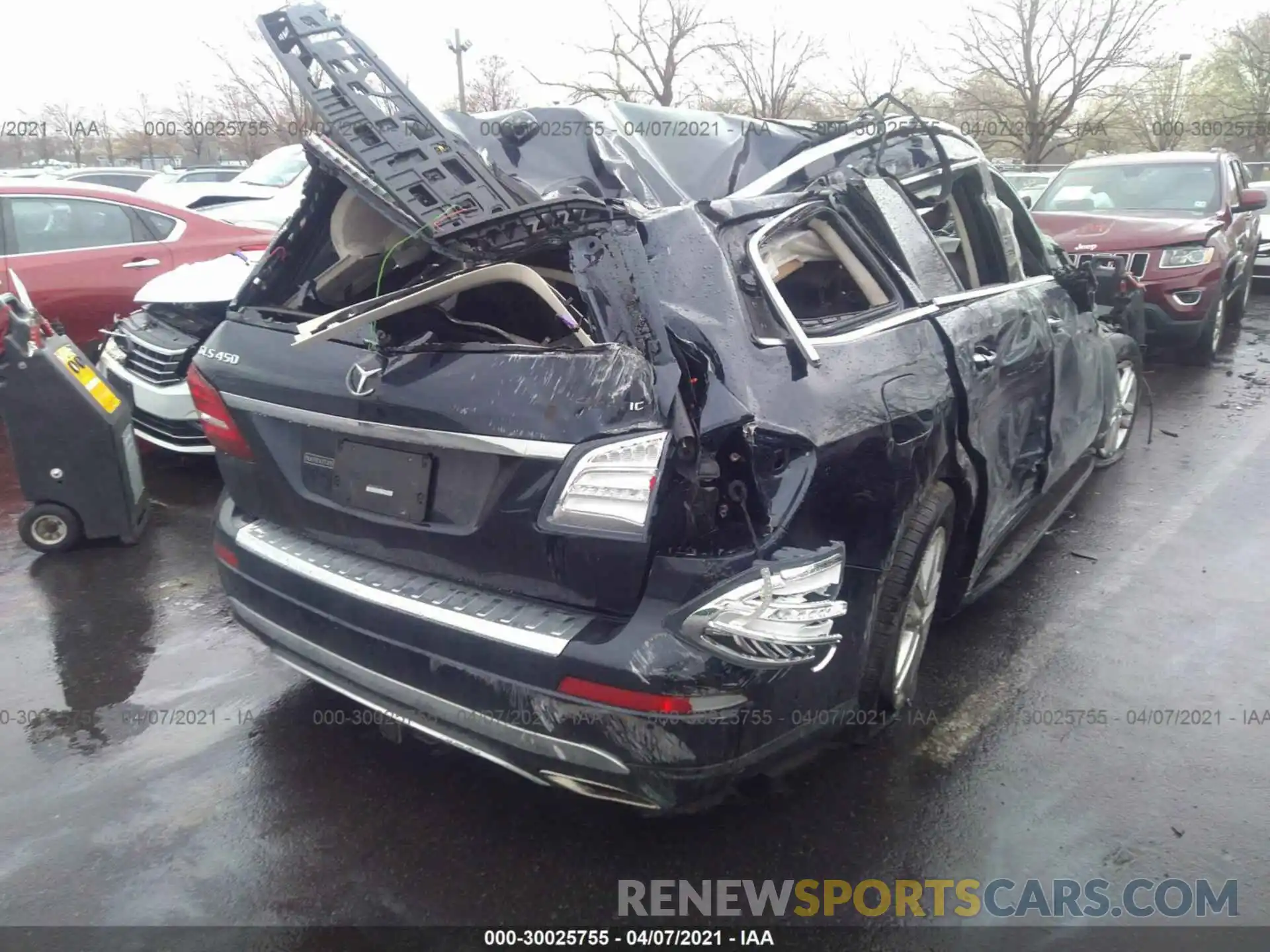 4 Photograph of a damaged car 4JGDF6EE3KB227581 MERCEDES-BENZ GLS 2019