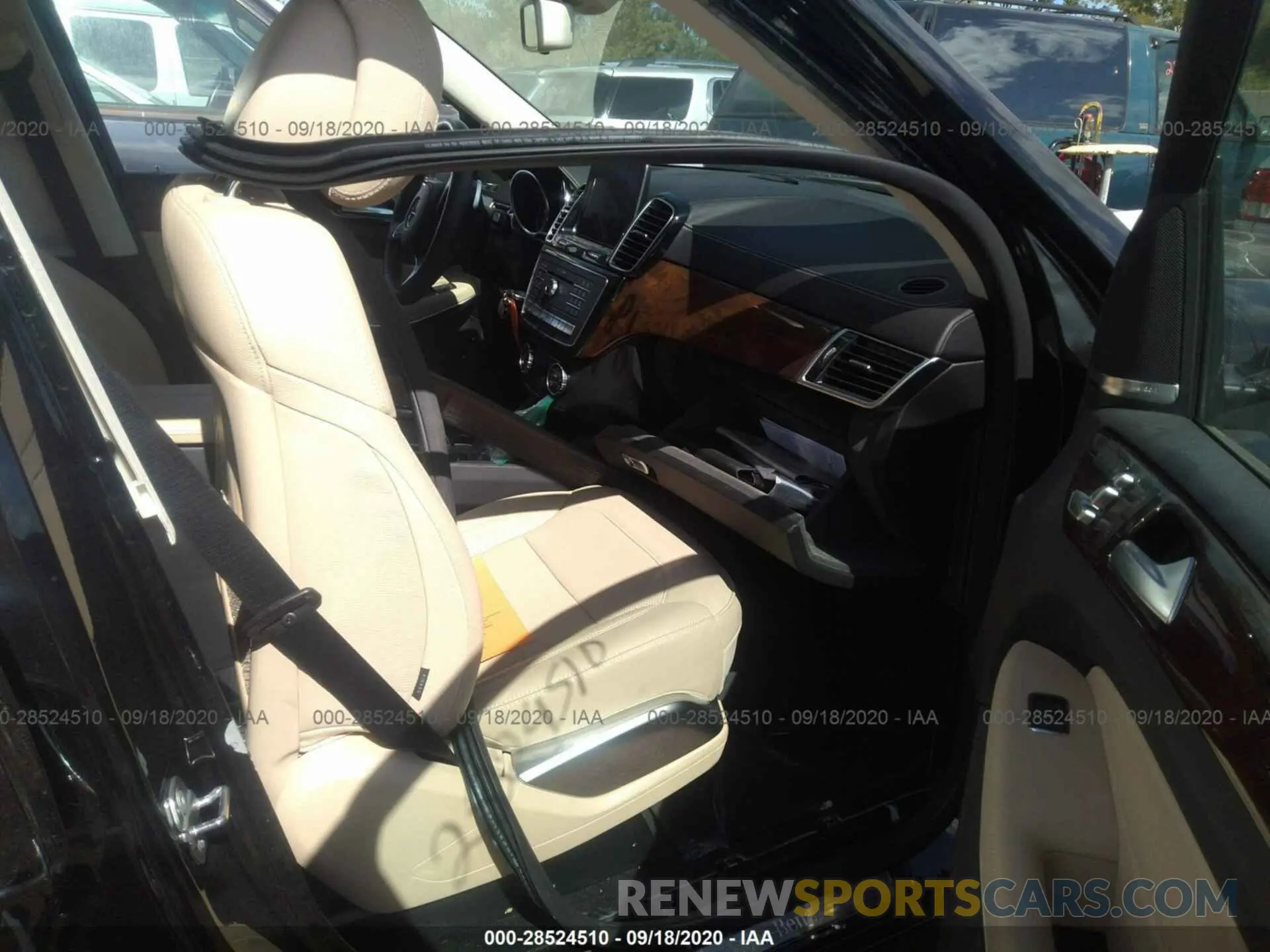 5 Photograph of a damaged car 4JGDF7DE5KB233969 MERCEDES-BENZ GLS 2019