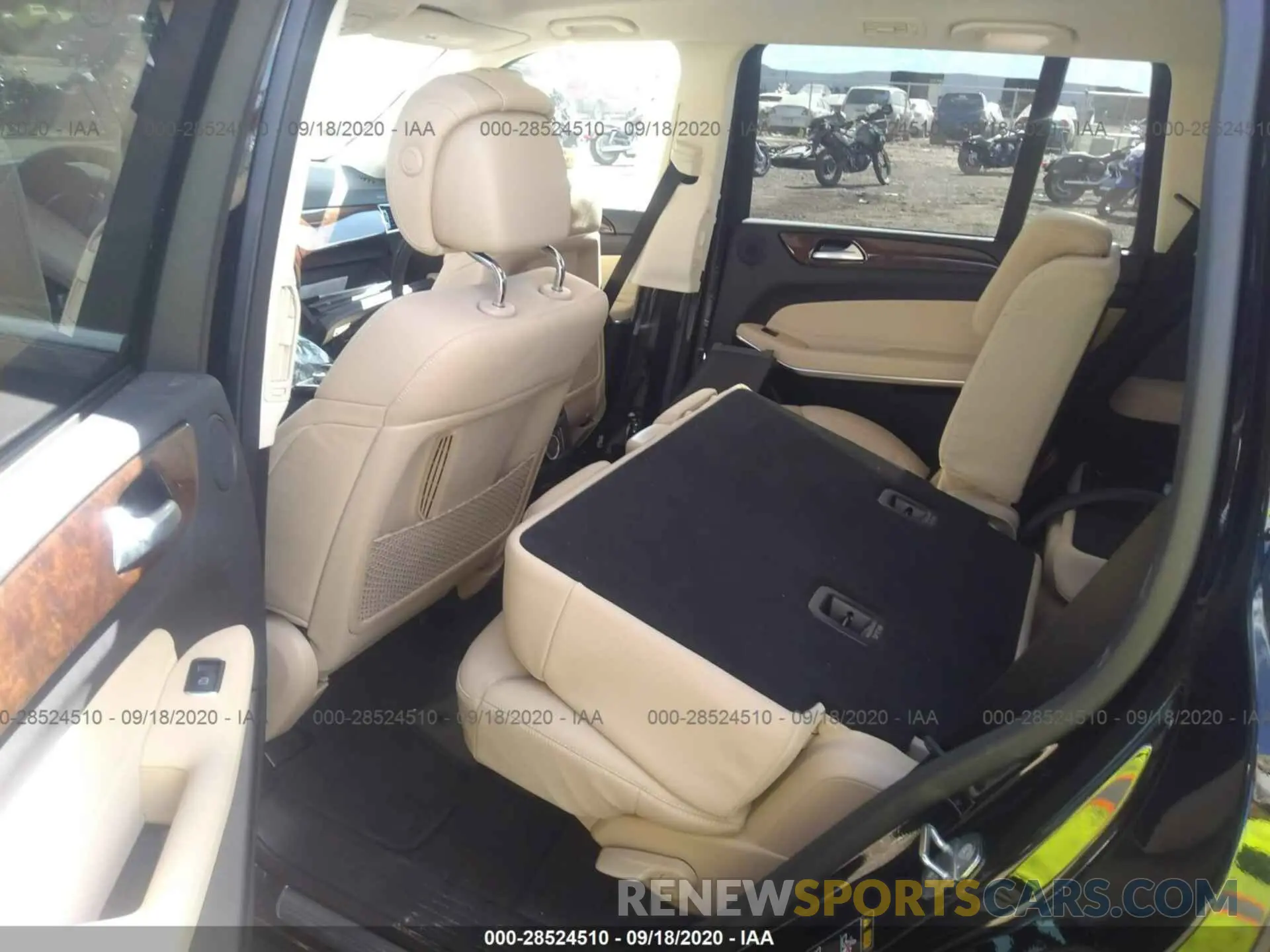 8 Photograph of a damaged car 4JGDF7DE5KB233969 MERCEDES-BENZ GLS 2019