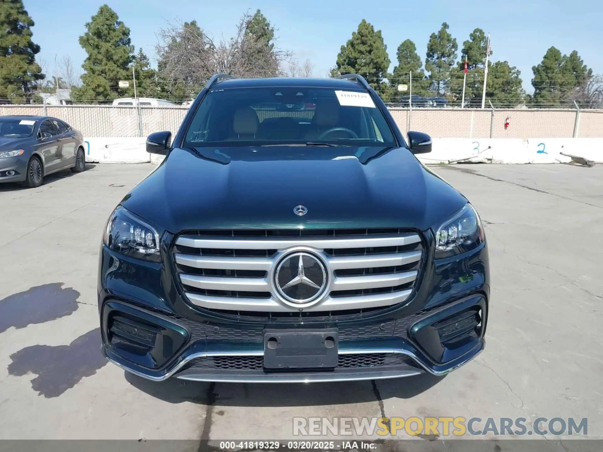 12 Photograph of a damaged car 4JGFF5KE3RB102873 MERCEDES-BENZ GLS 2024