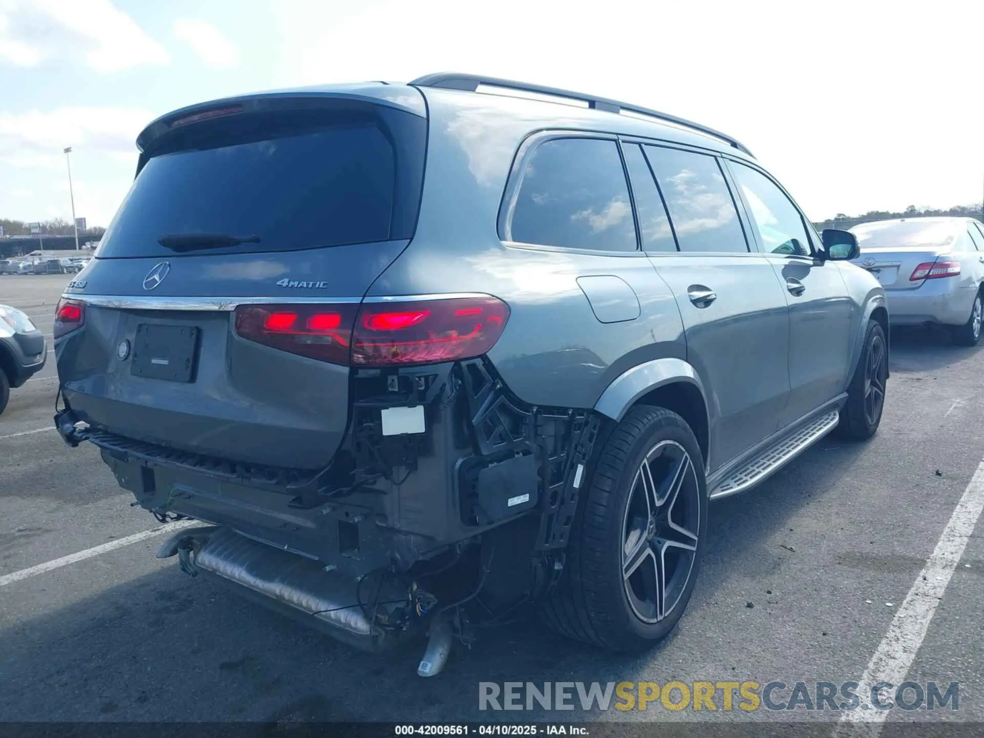 18 Photograph of a damaged car 4JGFF5KE4RB255469 MERCEDES-BENZ GLS 2024